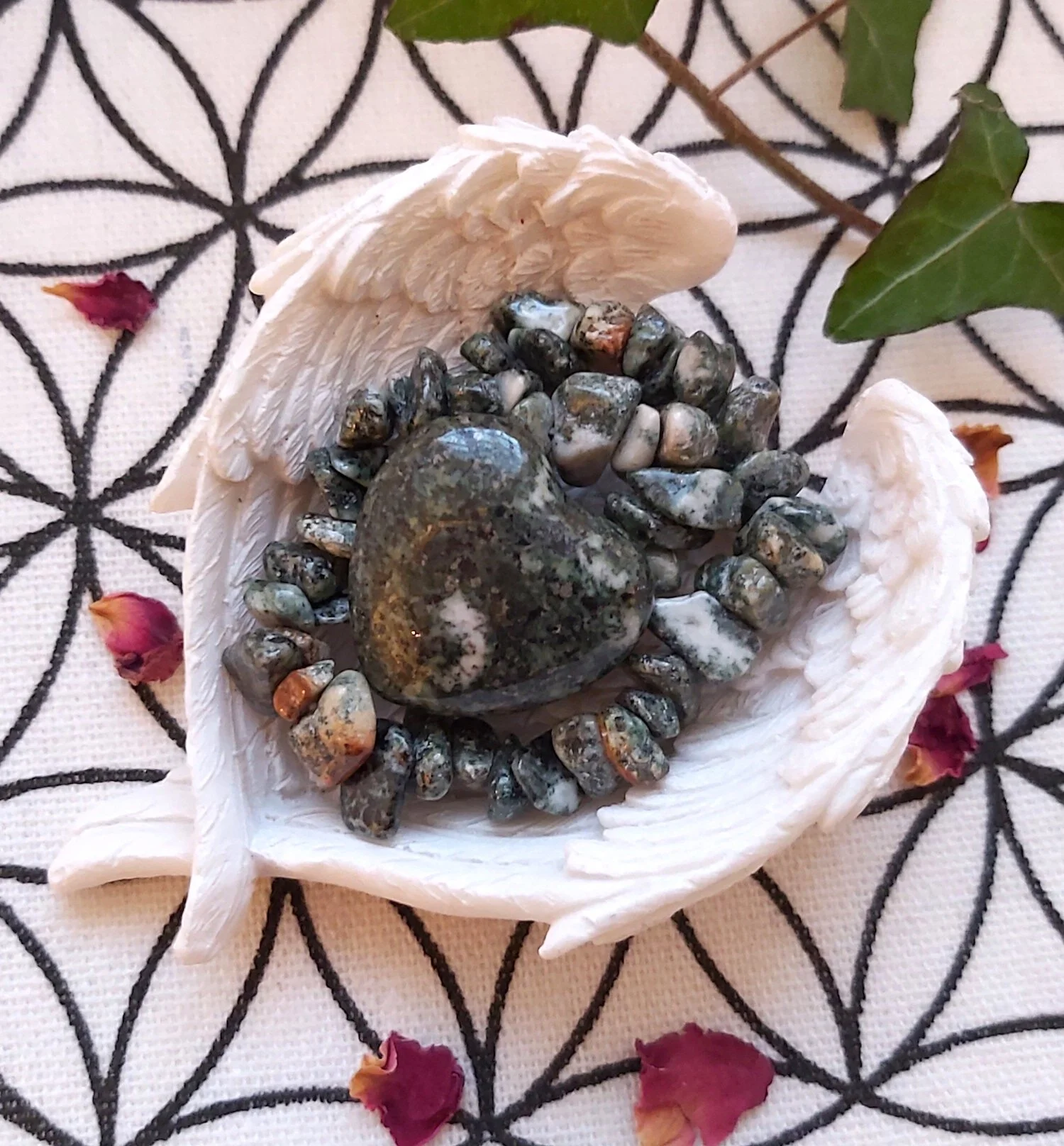Gift Set - Preseli Bluestone gemchip bracelet and crystal heart in angel wing bowl