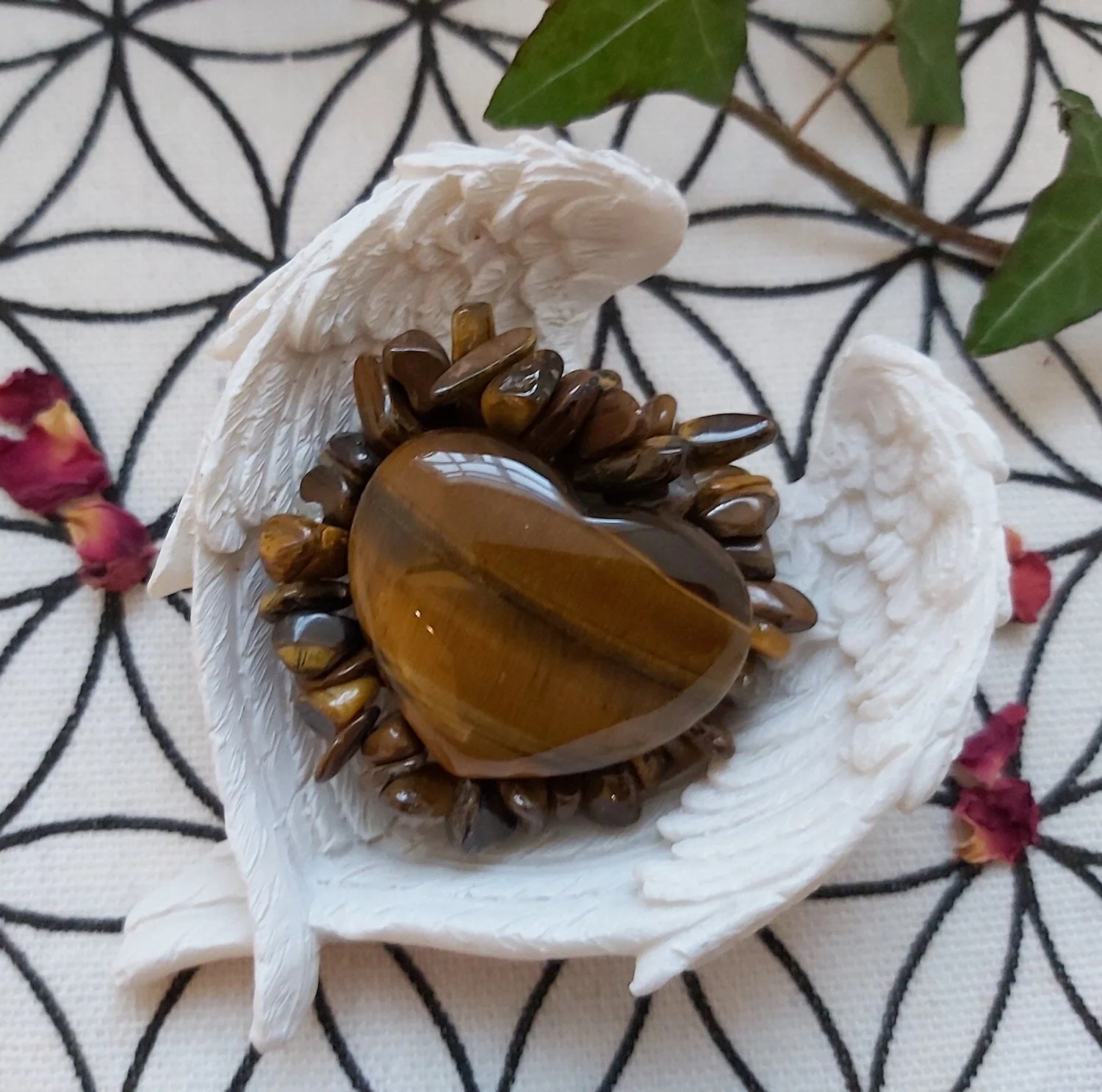 Gift set- Tiger's Eye gemchip bracelet and crystal heart in angel wing bowl