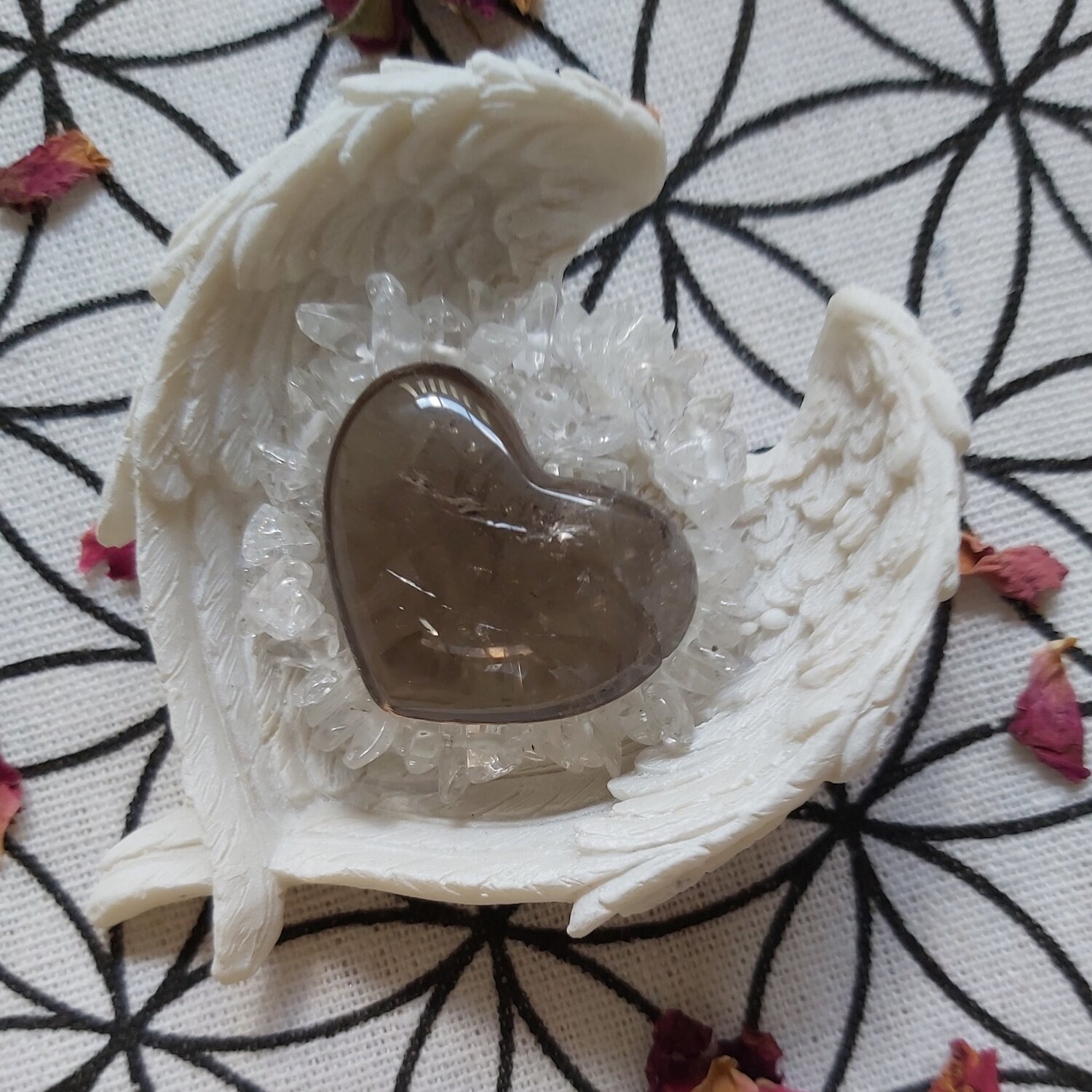 Gift set - Smoky Quartz crystal heart with Quartz gemchip bracelet in angel wing bowl