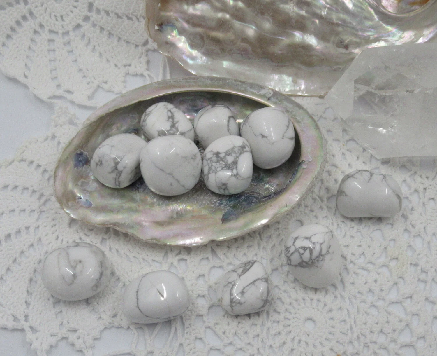 Tumblestones-Howlite3.JPG