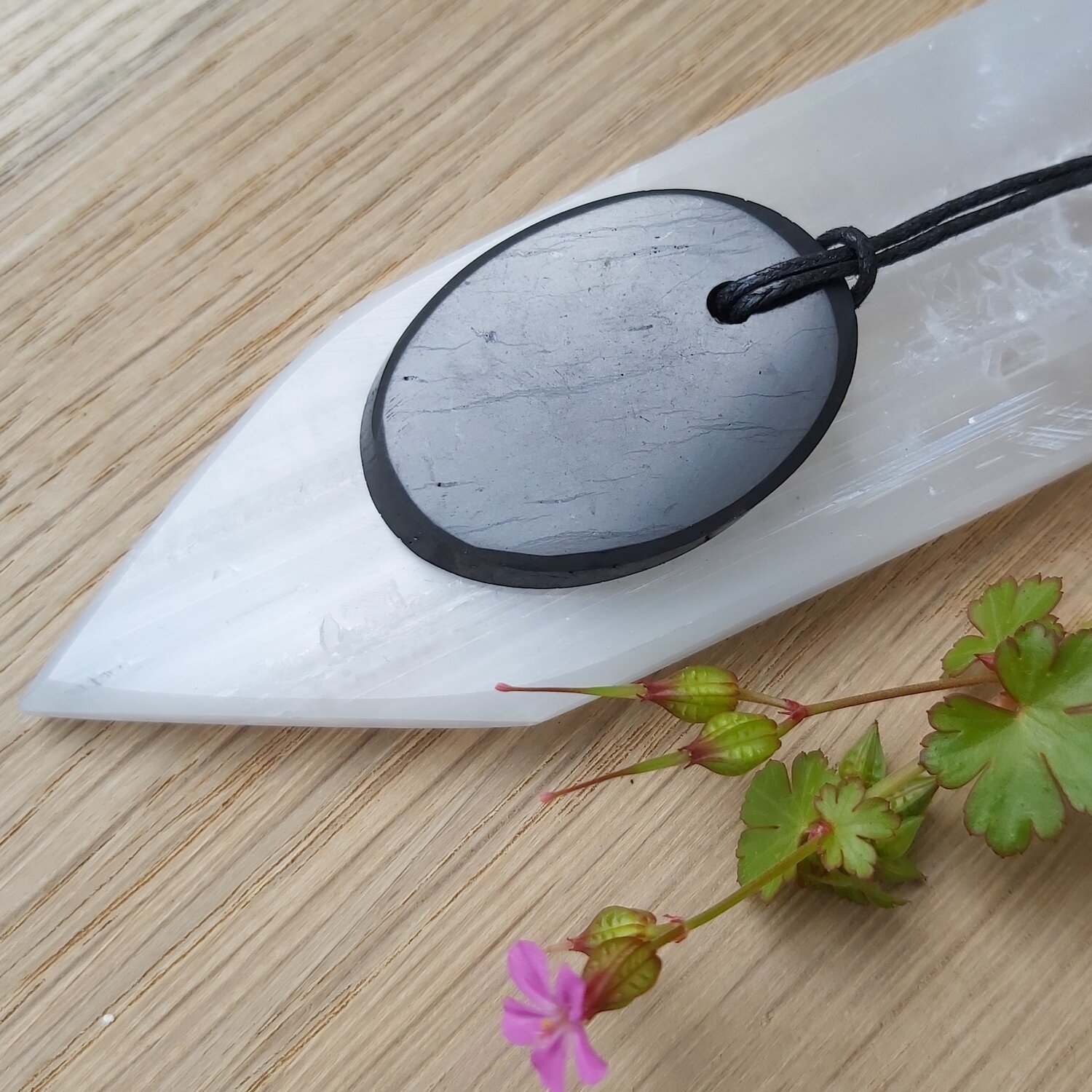 Webshop_Pendant_Shungite Oval1.jpg