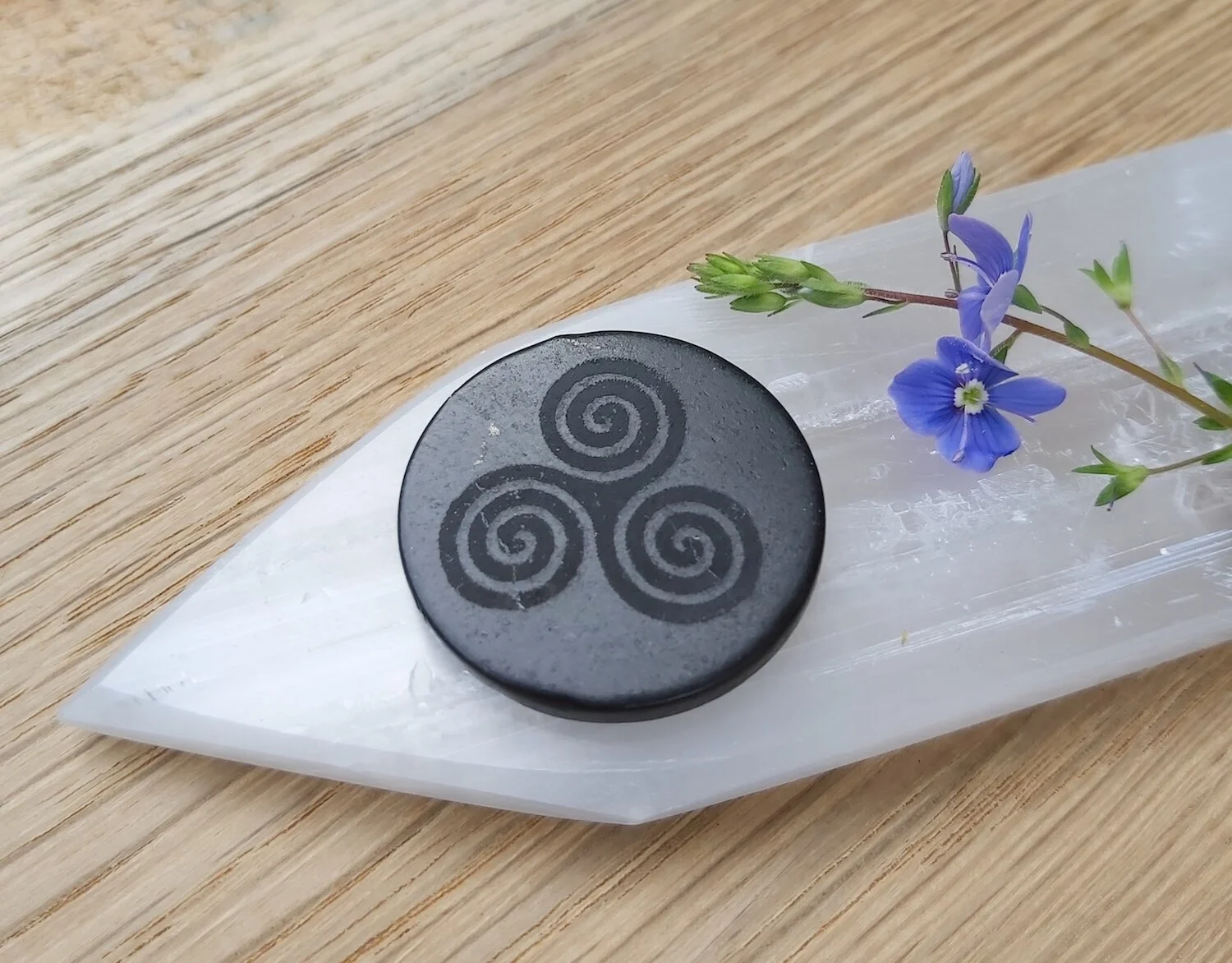 Webshop_Phone Protector_Shungite Triskele2.jpg