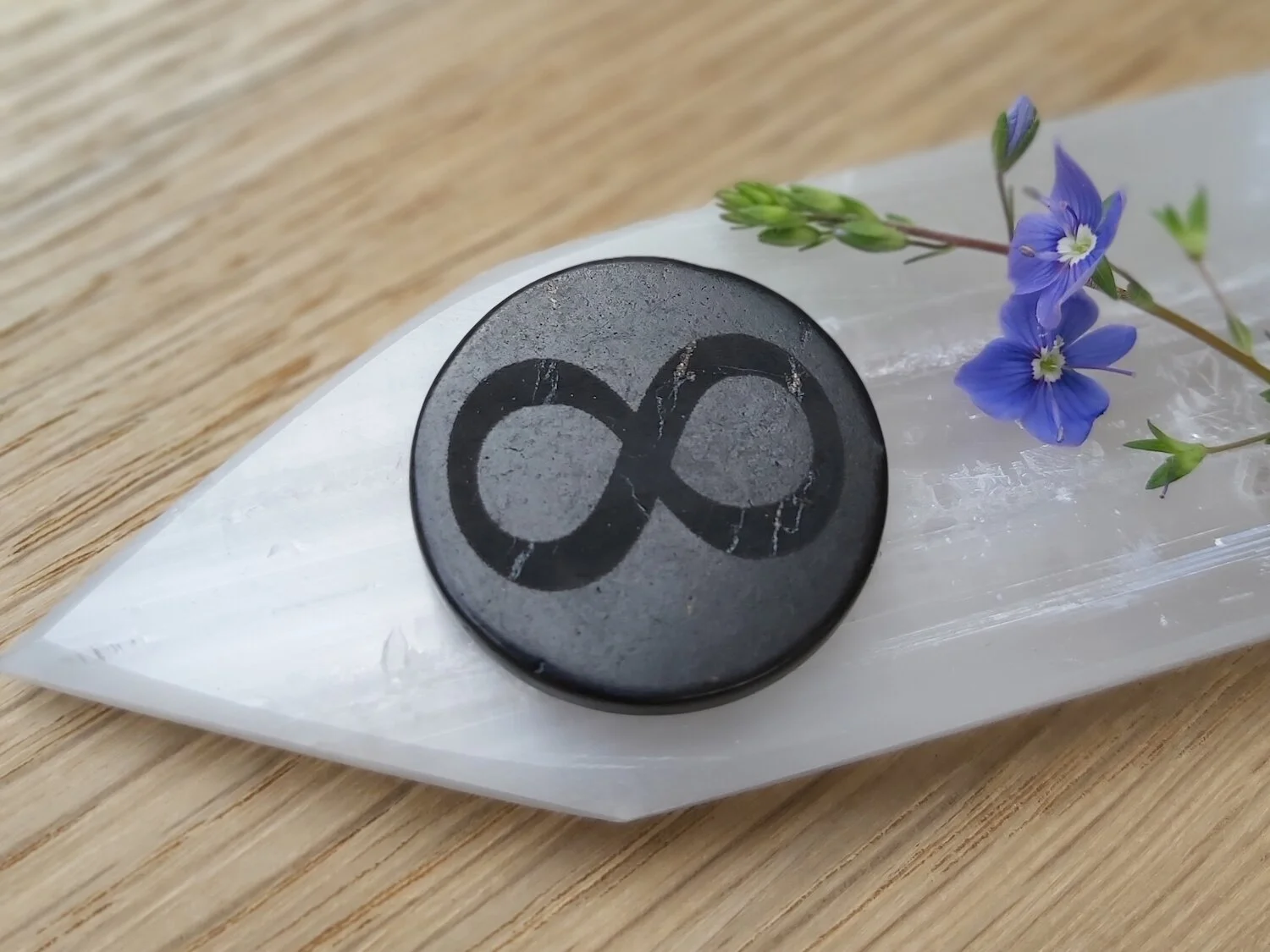 Webshop_Phone Protector_Shungite Infinity2.jpg