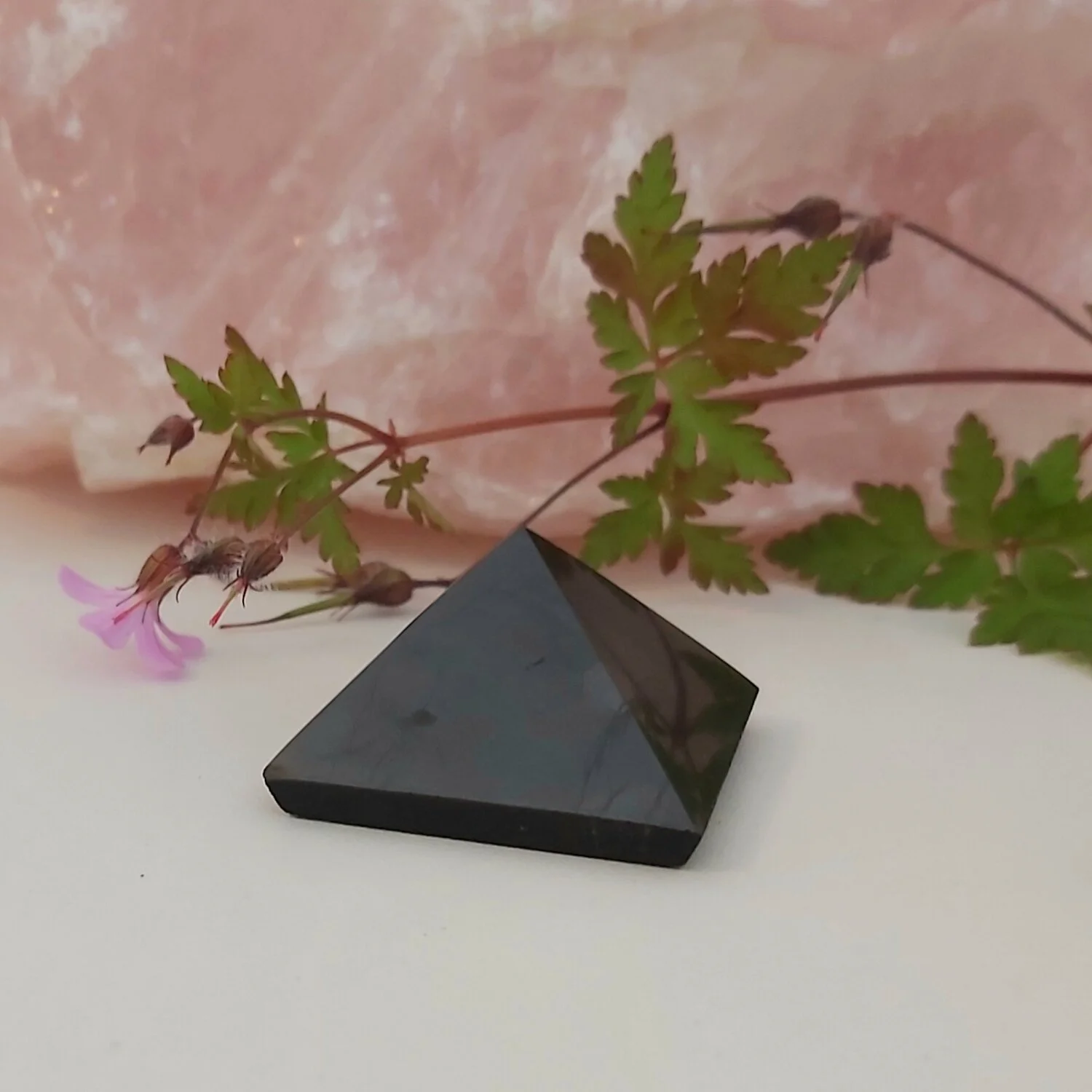 Webshop_Pyramid_Shungite_3cm1.jpg