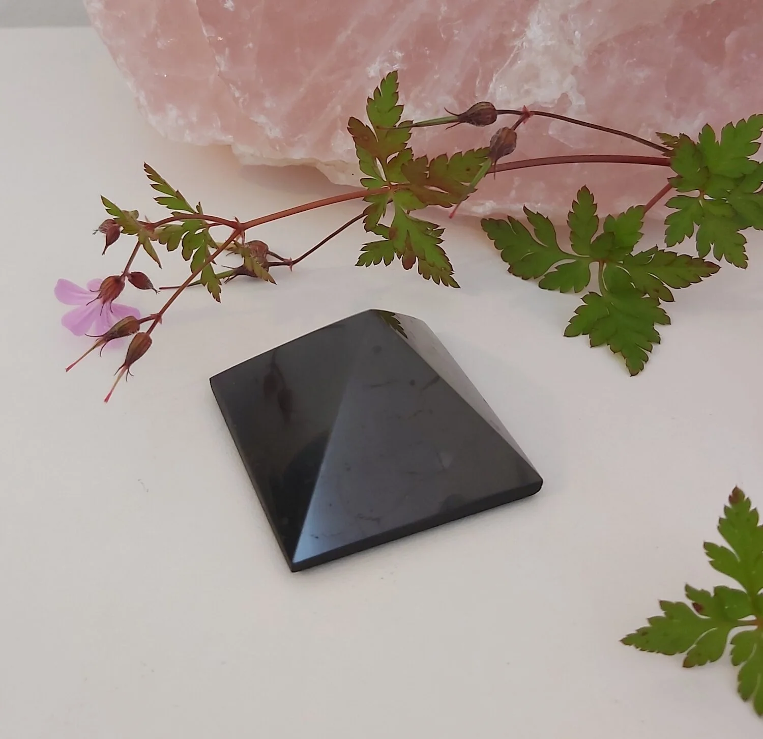 Webshop_Pyramid_Shungite_4cm1.jpg