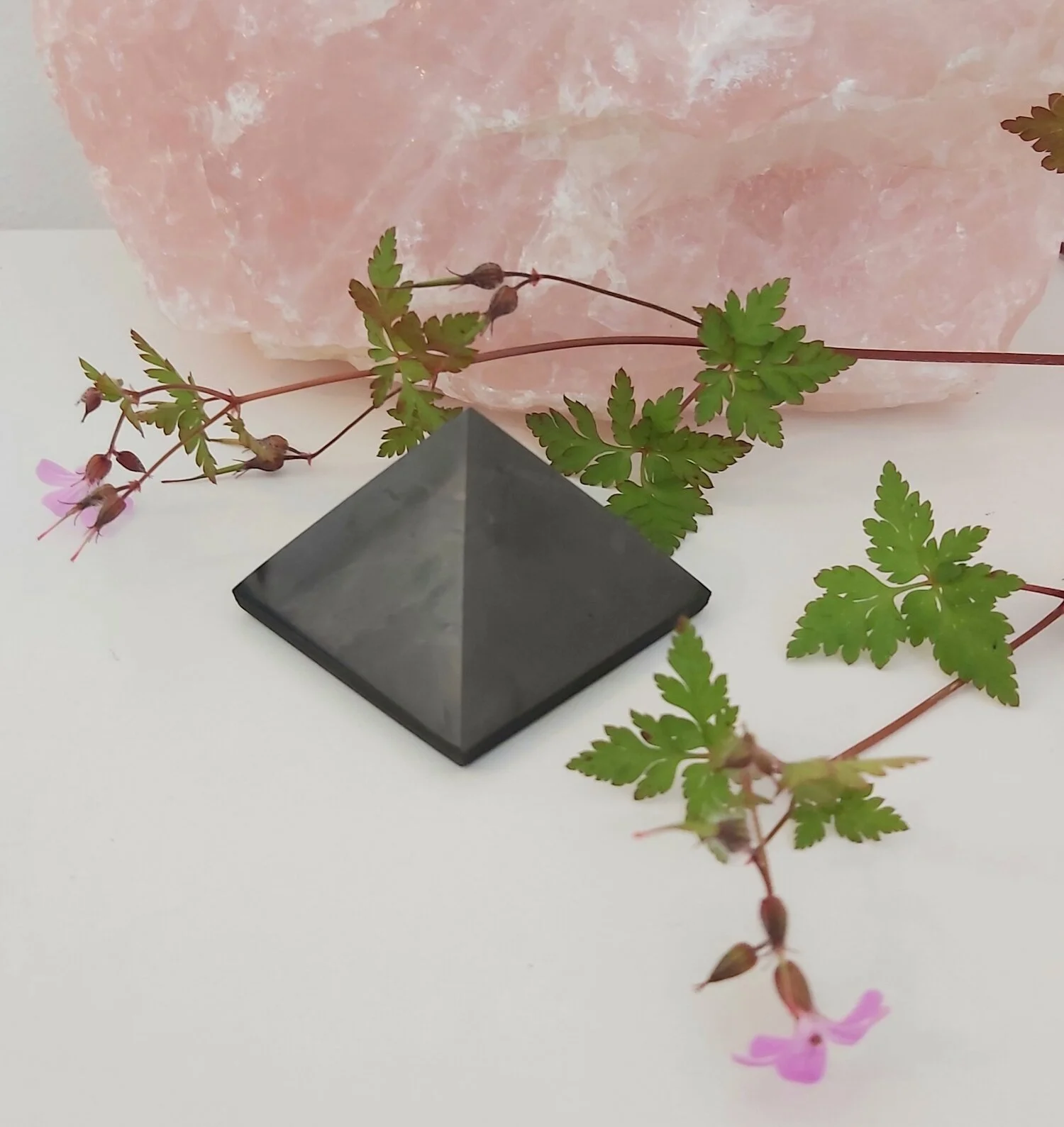 Webshop_Pyramid_Shungite_5cm1.jpg