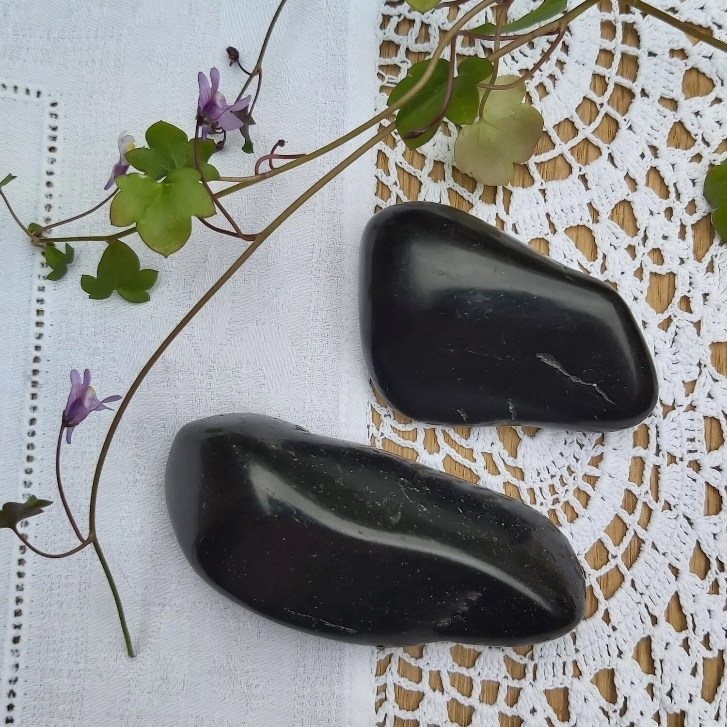 Jet Pebbles / Large Tumblestones