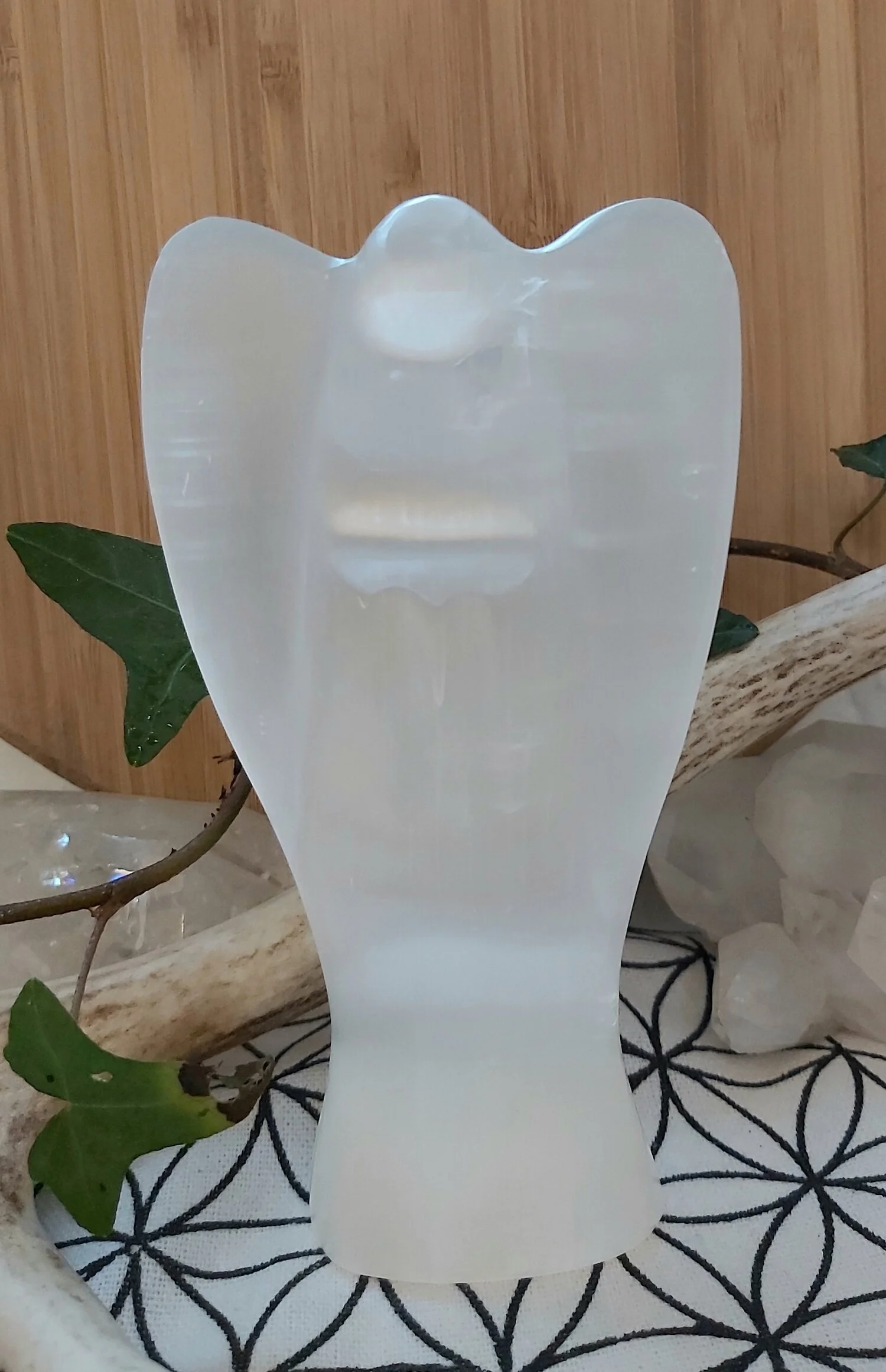 Webshop_Angels_Selenite 6 inches2.jpg