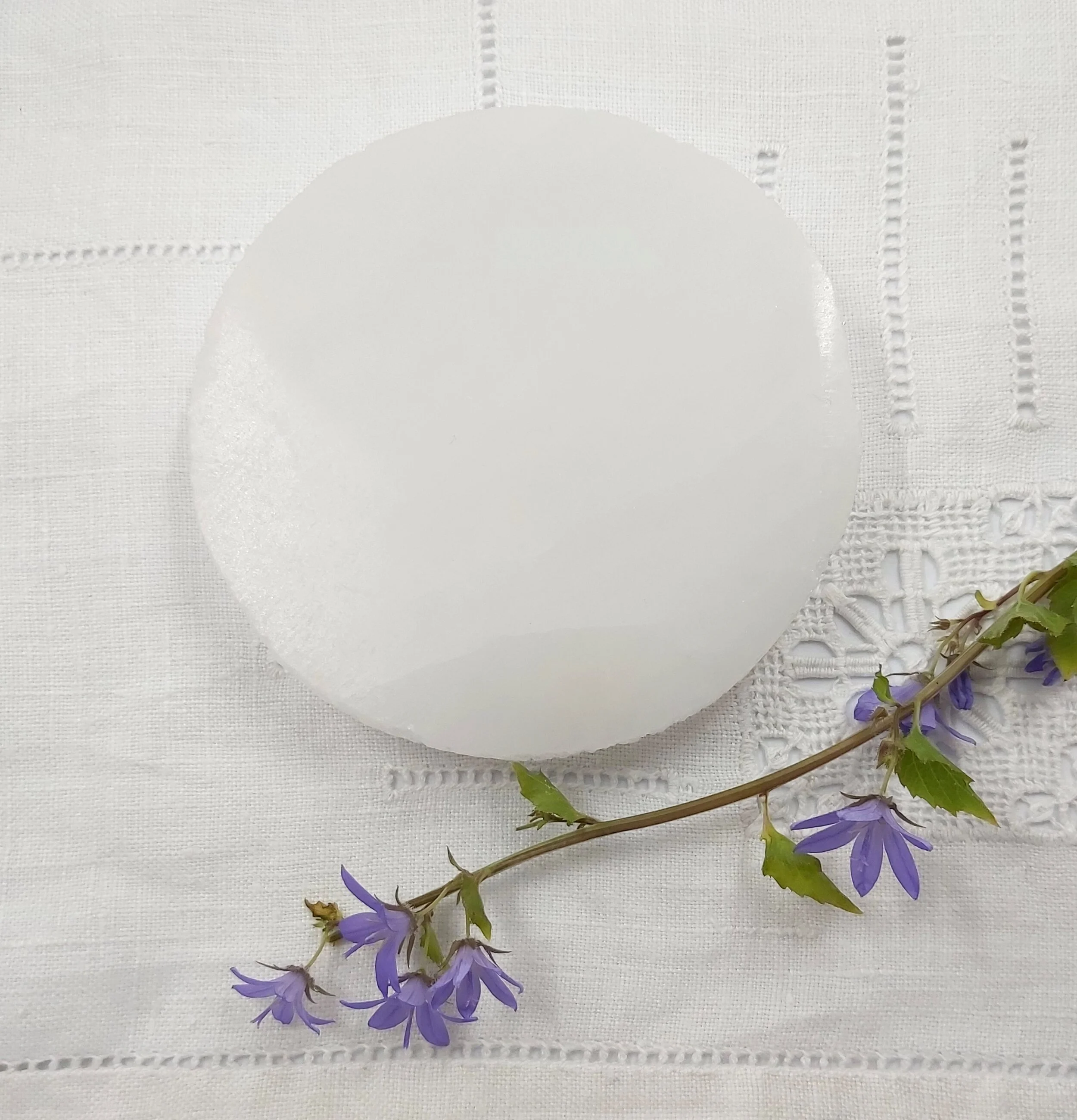 Webshop_Charging plate_Selenite round1.jpg