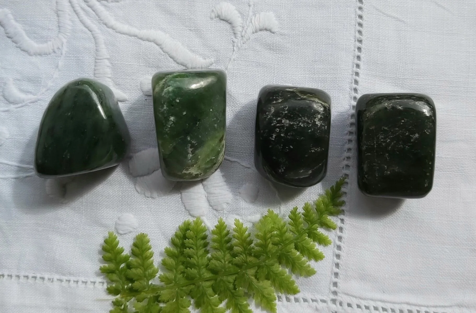 Webshop_Tumblestones_Nephrite Jade.jpg