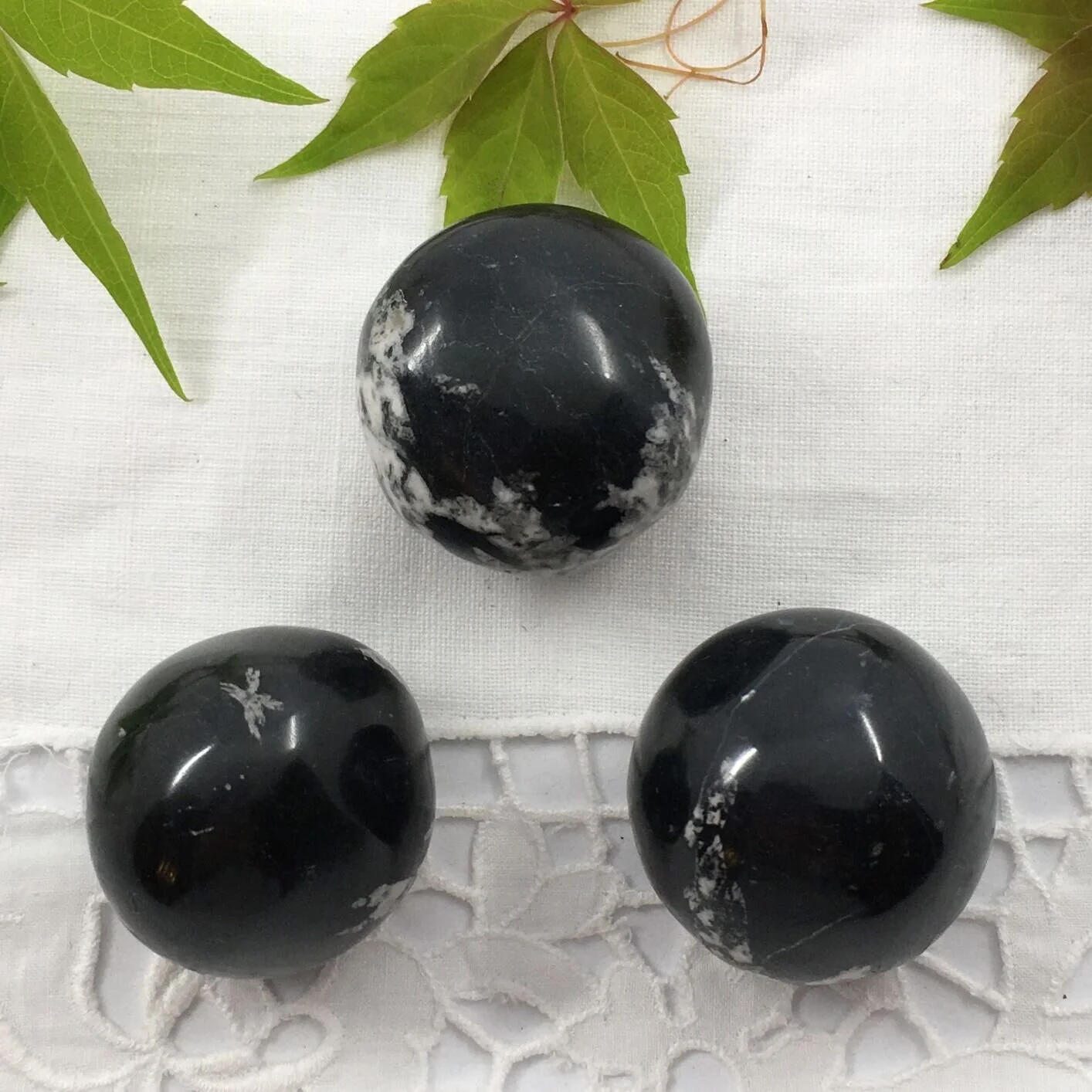 Chrysanthemum Stone Pebble