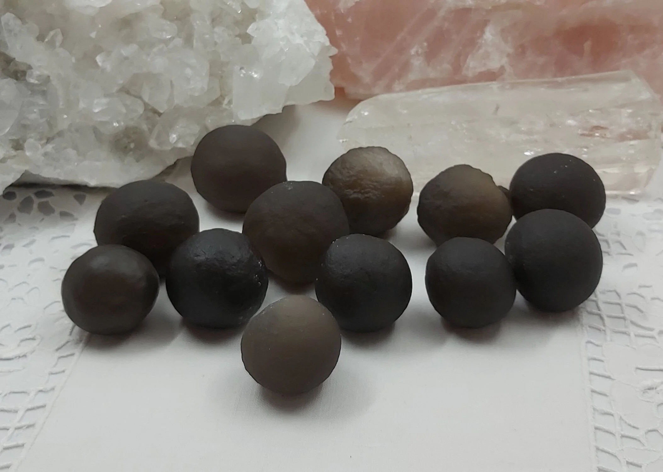 Chalcedony balls1.jpg