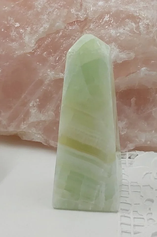 Pistachio calcite point 2.jpg