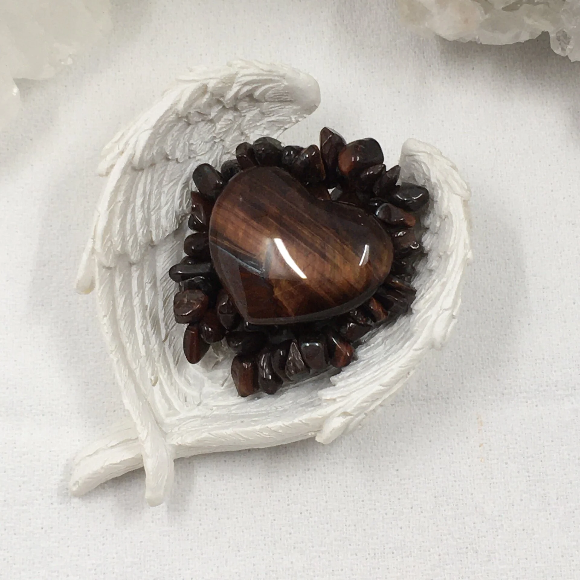 Gift set - Red Tiger's Eye gemchip bracelet and crystal heart in angel wing bowl