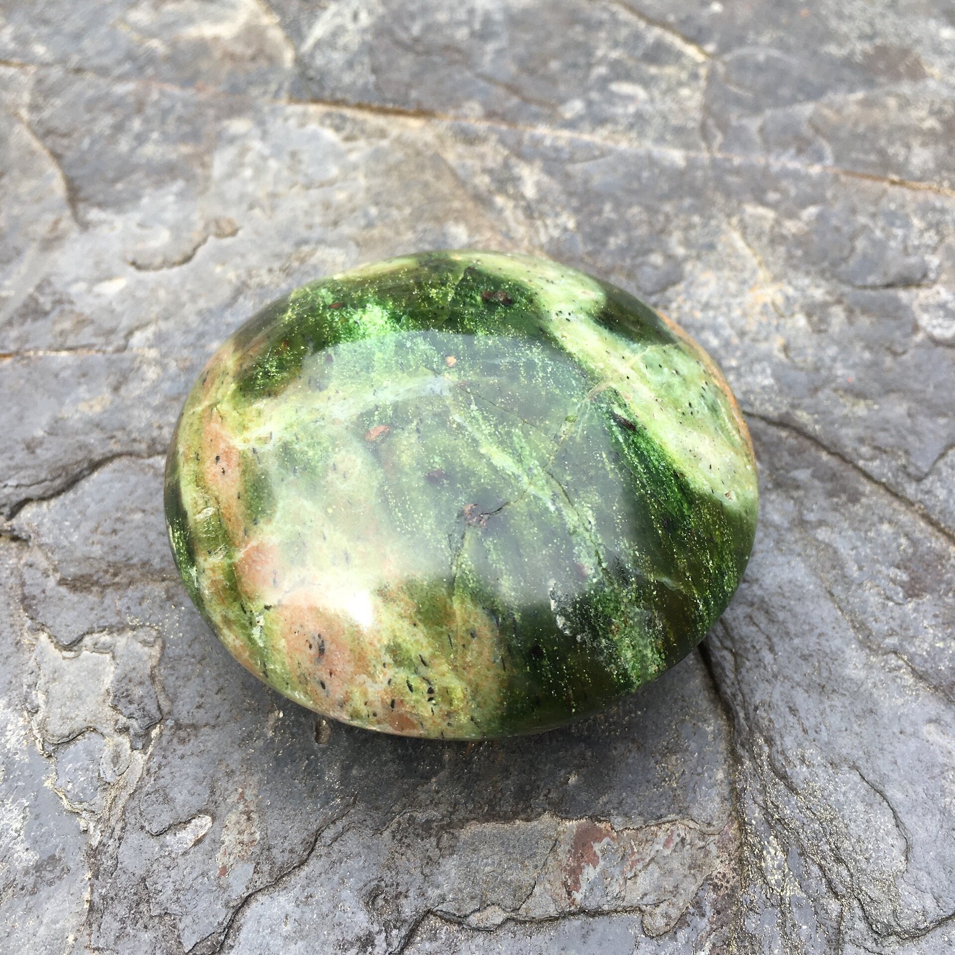 Madagascan Chrysoprase Galet 1