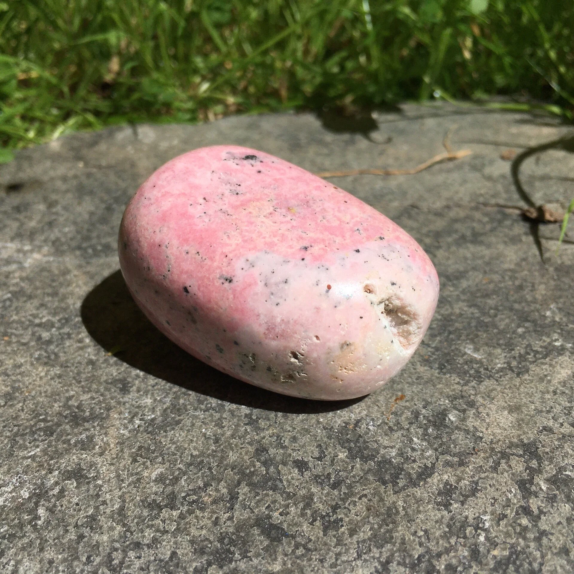 Rhodonite Pebble 14a.jpeg