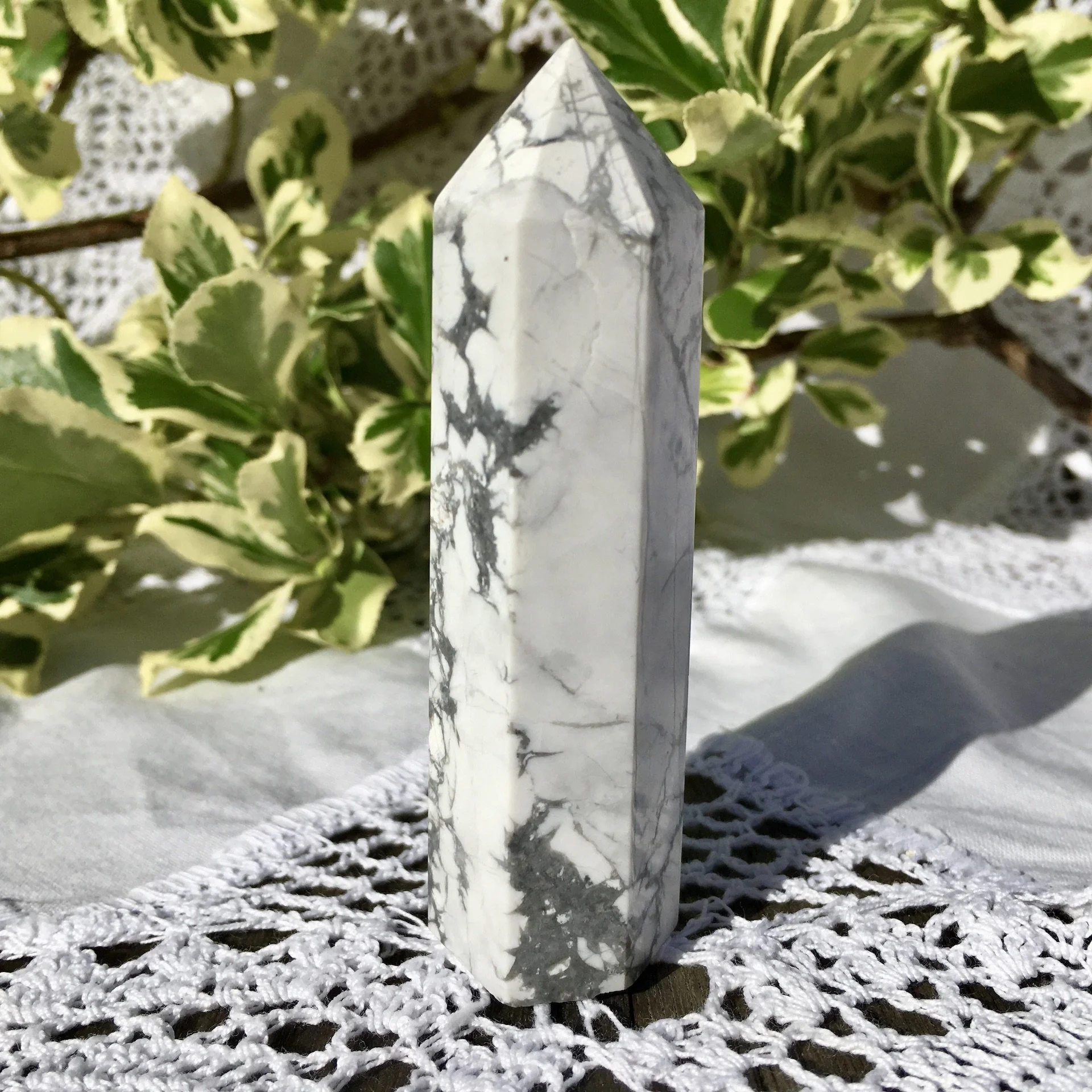 Howlite standing point 1c.jpeg