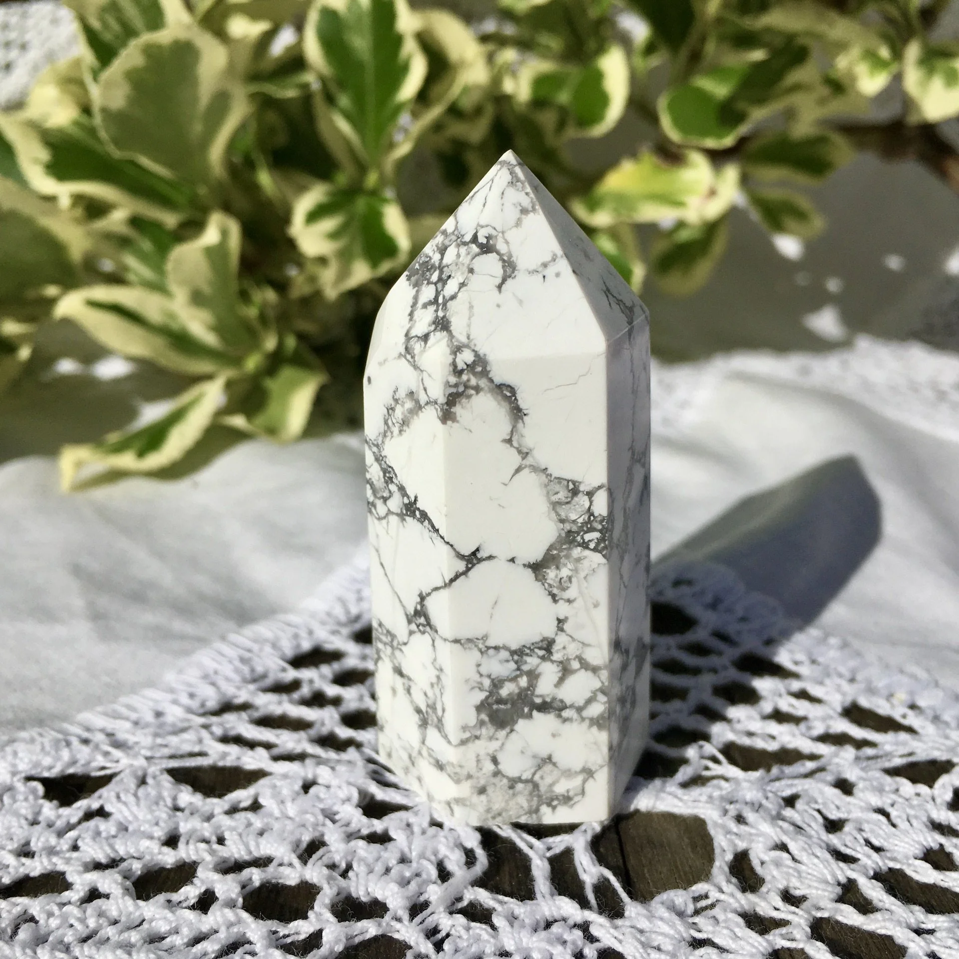 Howlite standing point 3a.jpeg