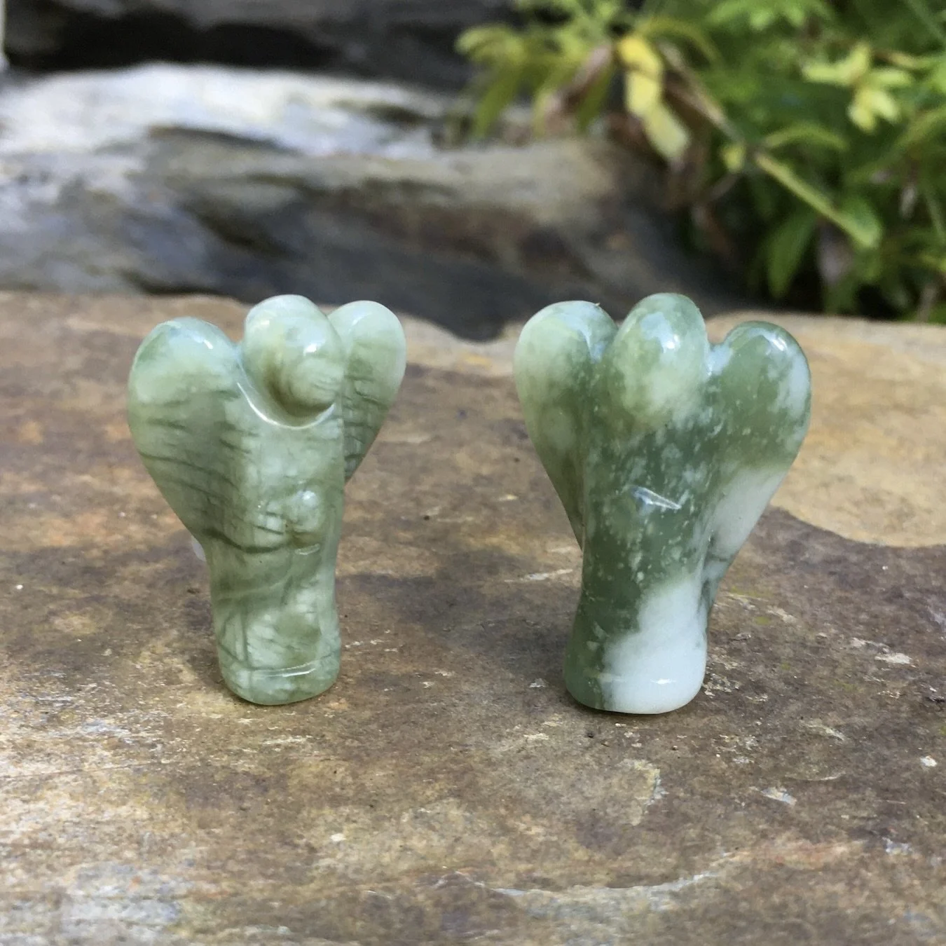 Bowenite angel 3cm a.jpeg