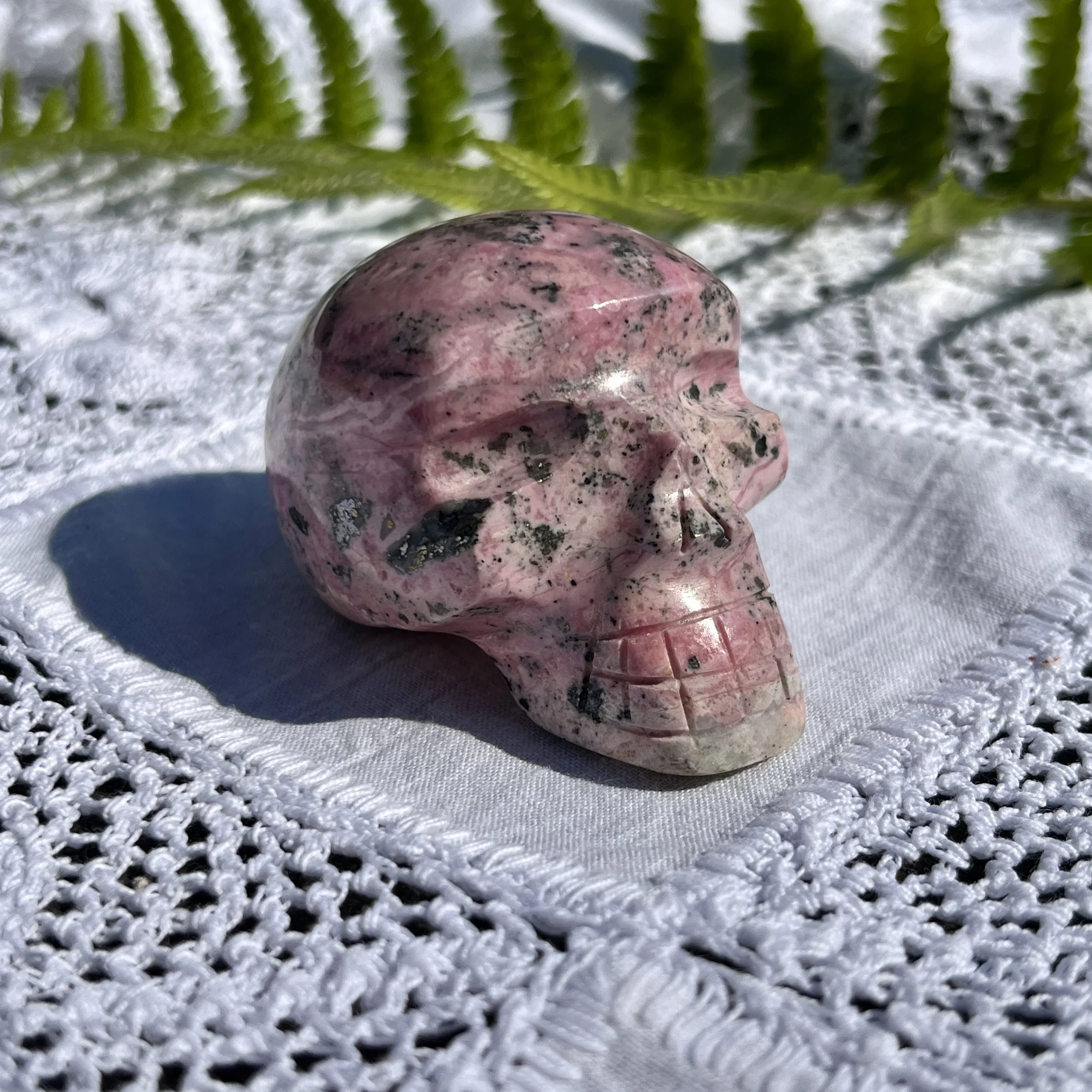 Rhodonite skull i.jpeg