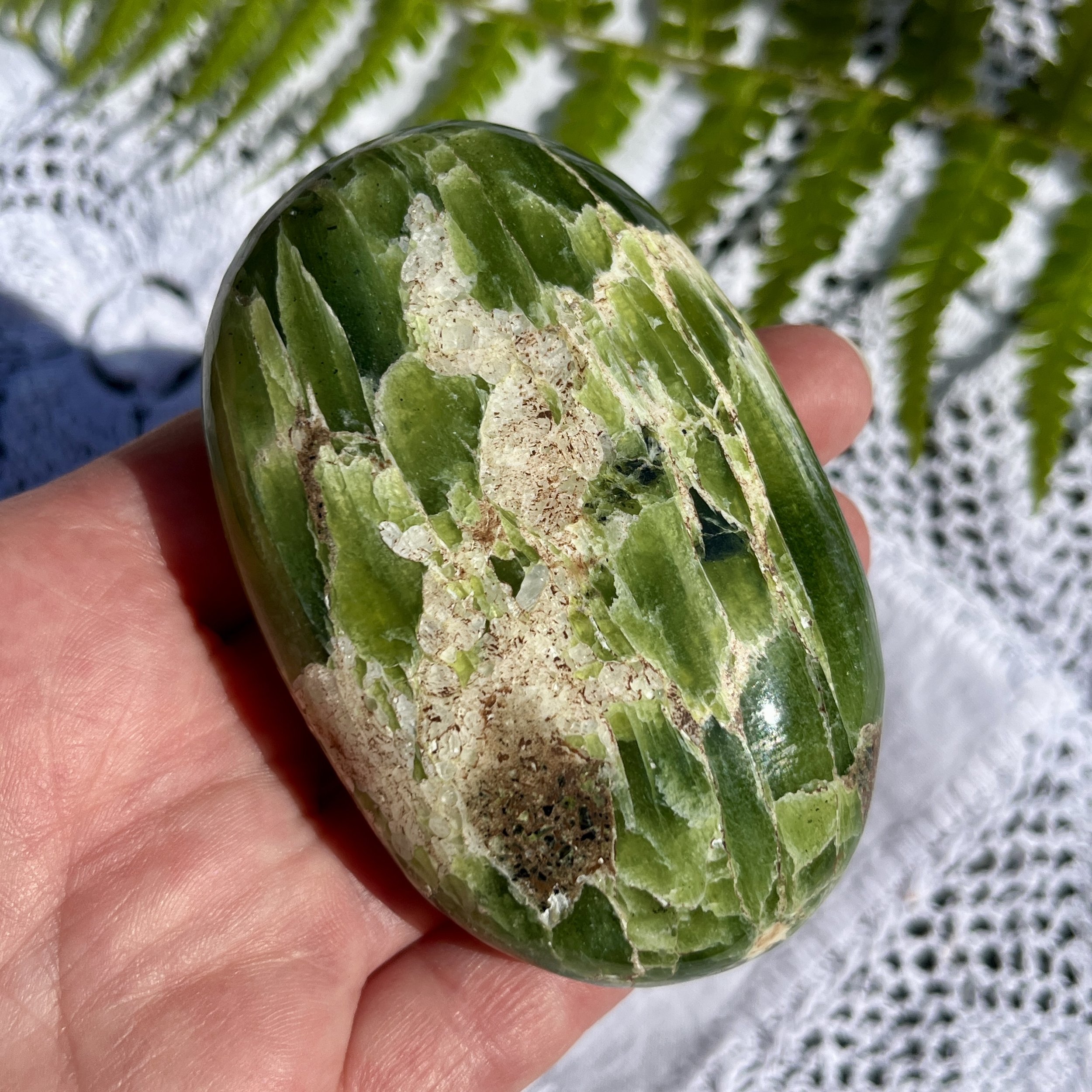 Tremolite pebble 1c.jpeg