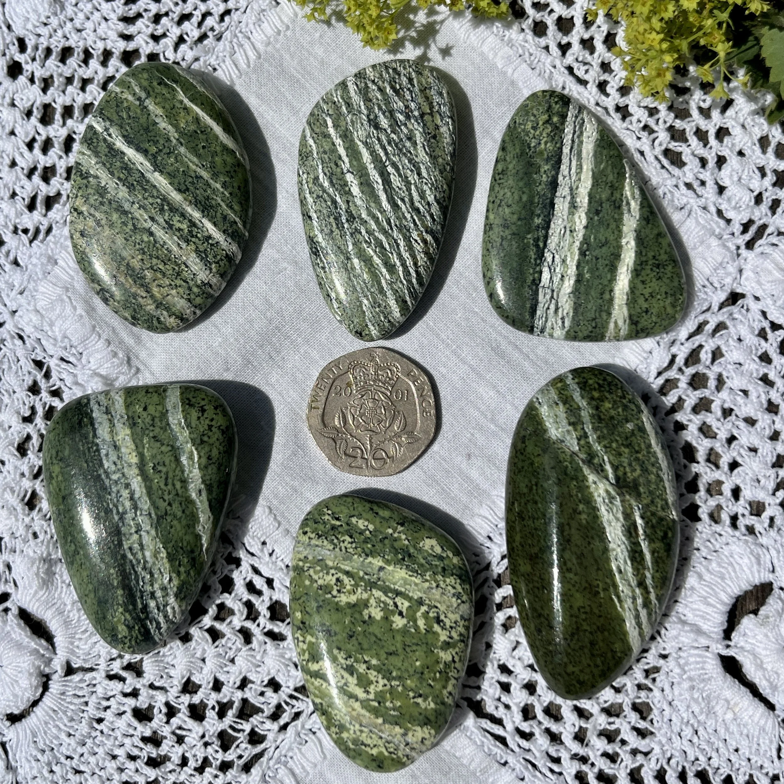 Chrysotile in Serpentine b.jpeg