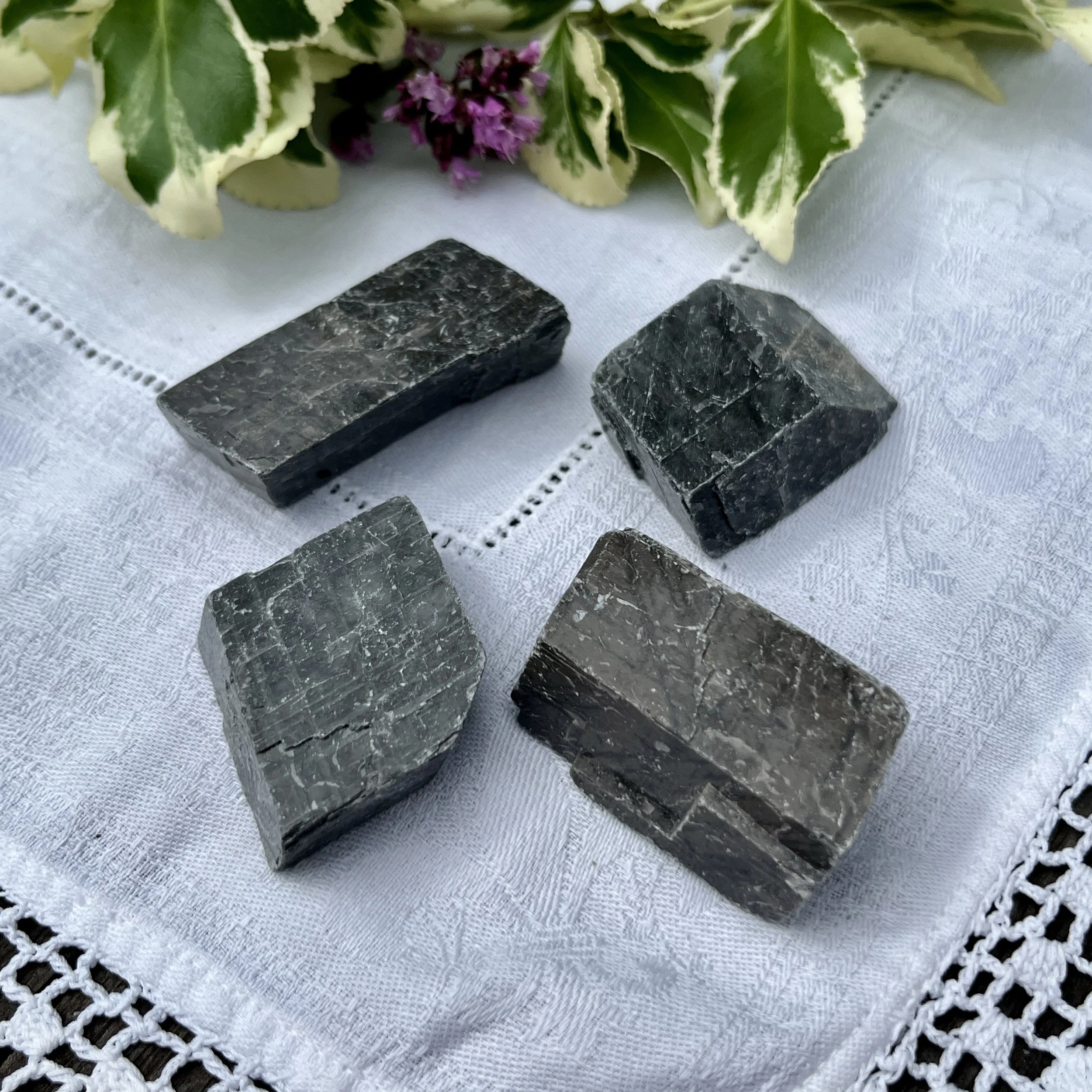 Black calcite £4a.jpeg