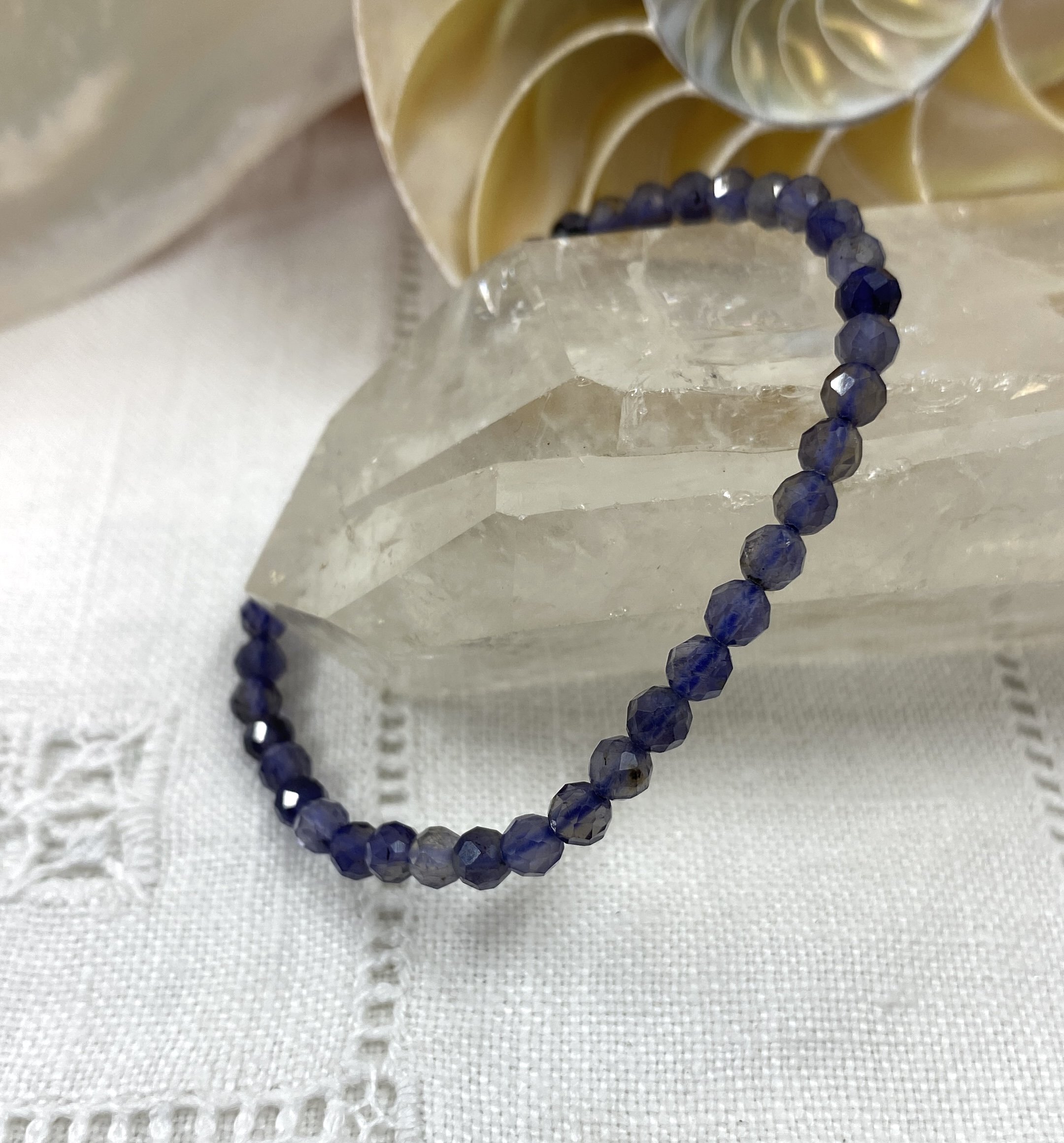 Bracelet_Iolite 4mm facet1.JPG