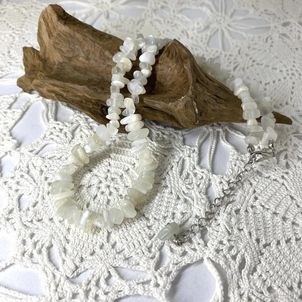 Necklace_GemchipMoonstone.JPG