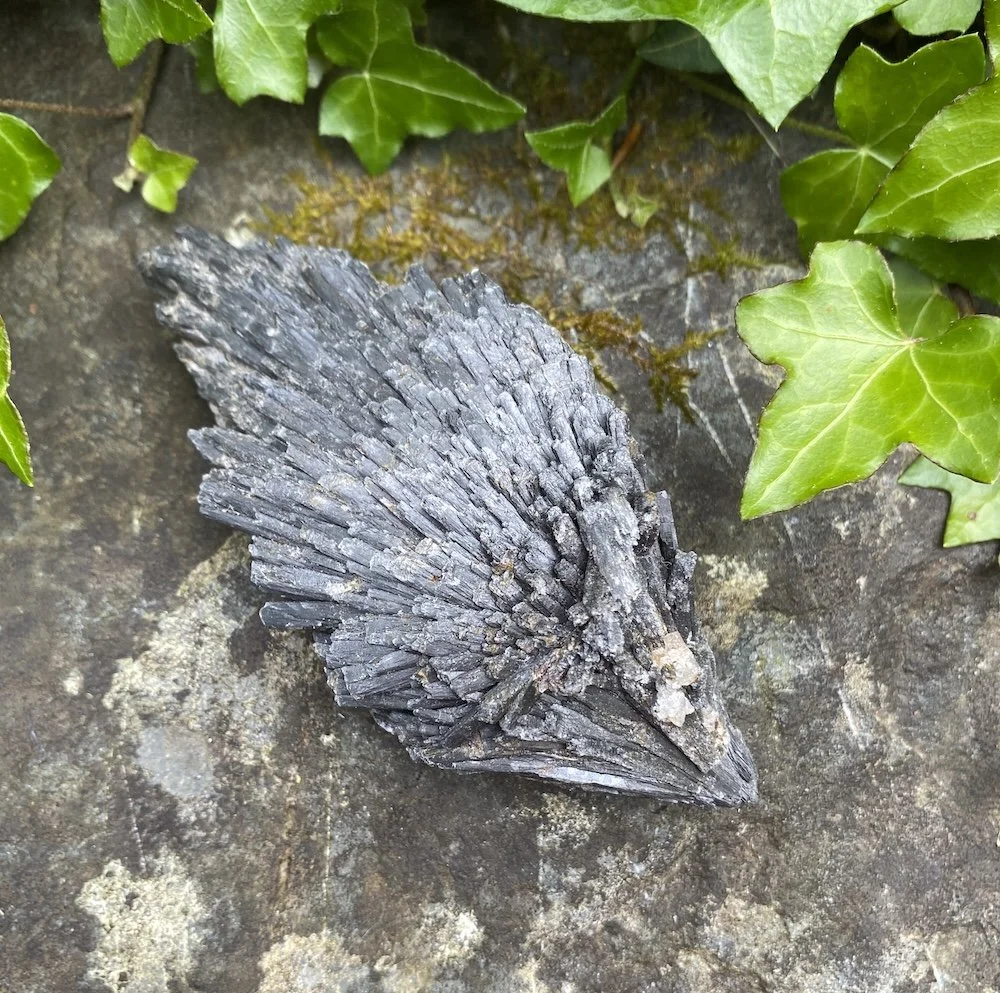 Black Kyanite large1.JPG