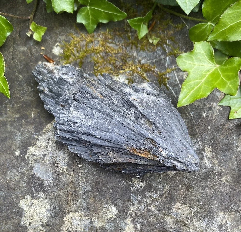 Black Kyanite large2.JPG