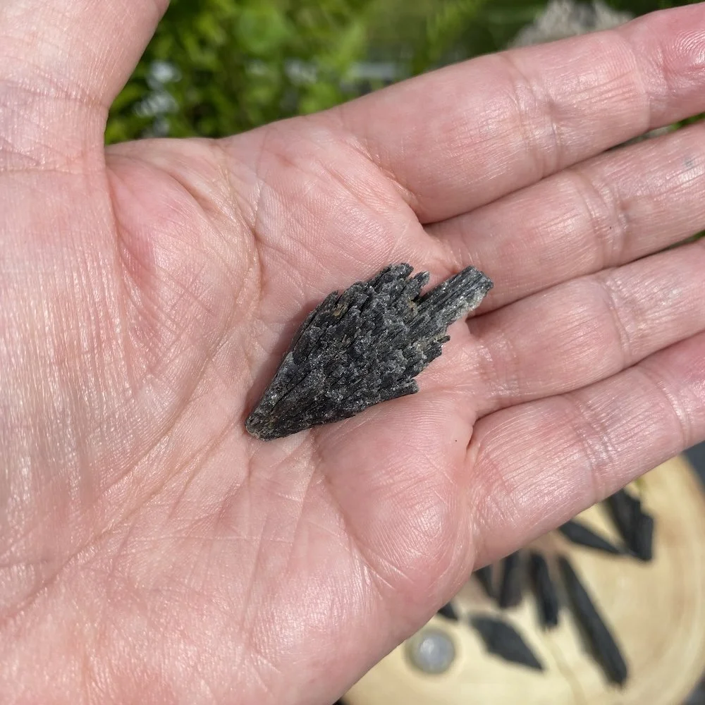 UPLOAD_Kyanite diff sizes3.JPG