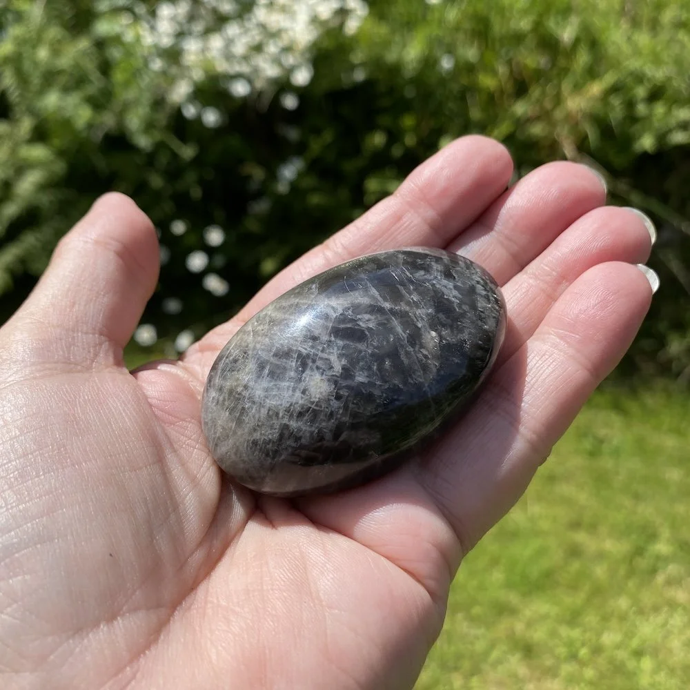 2024 Black Moonstone pebbles 7 £15.JPG