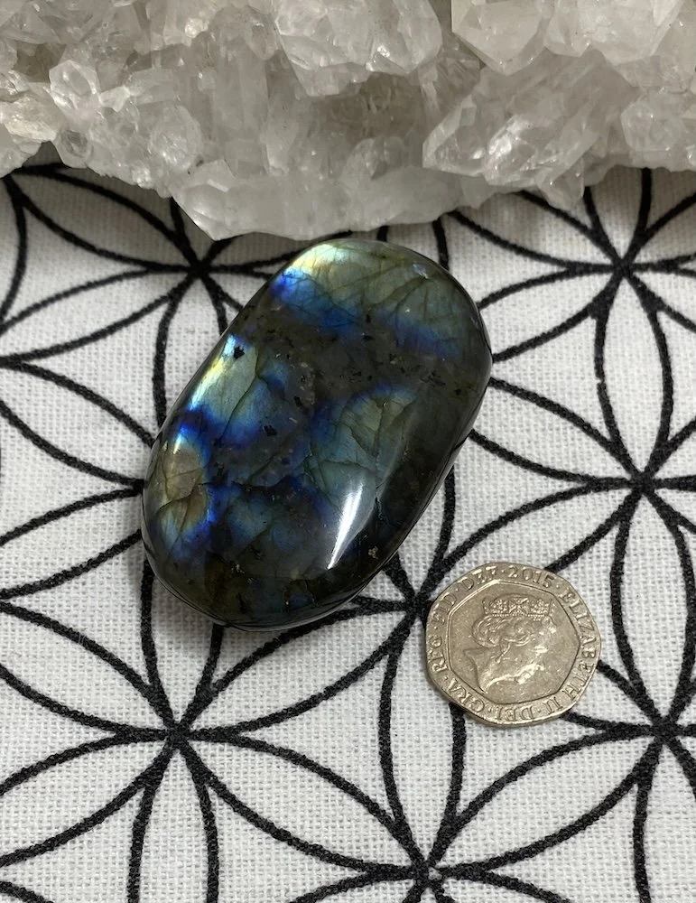 Labradorite pebble 7 £13?5.JPG