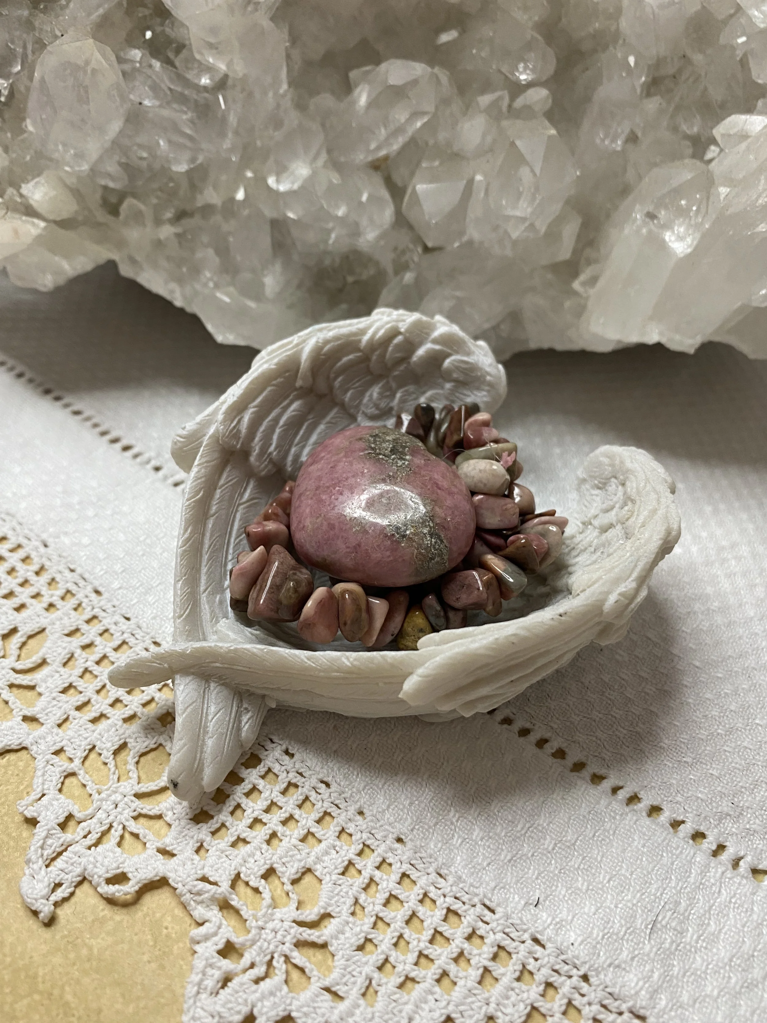 Gift Set - Rhodonite bracelet and crystal heart in pretty Angel Wing bowl