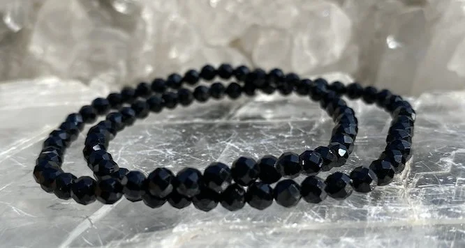 BRACELET SPINEL FACET2.JPG