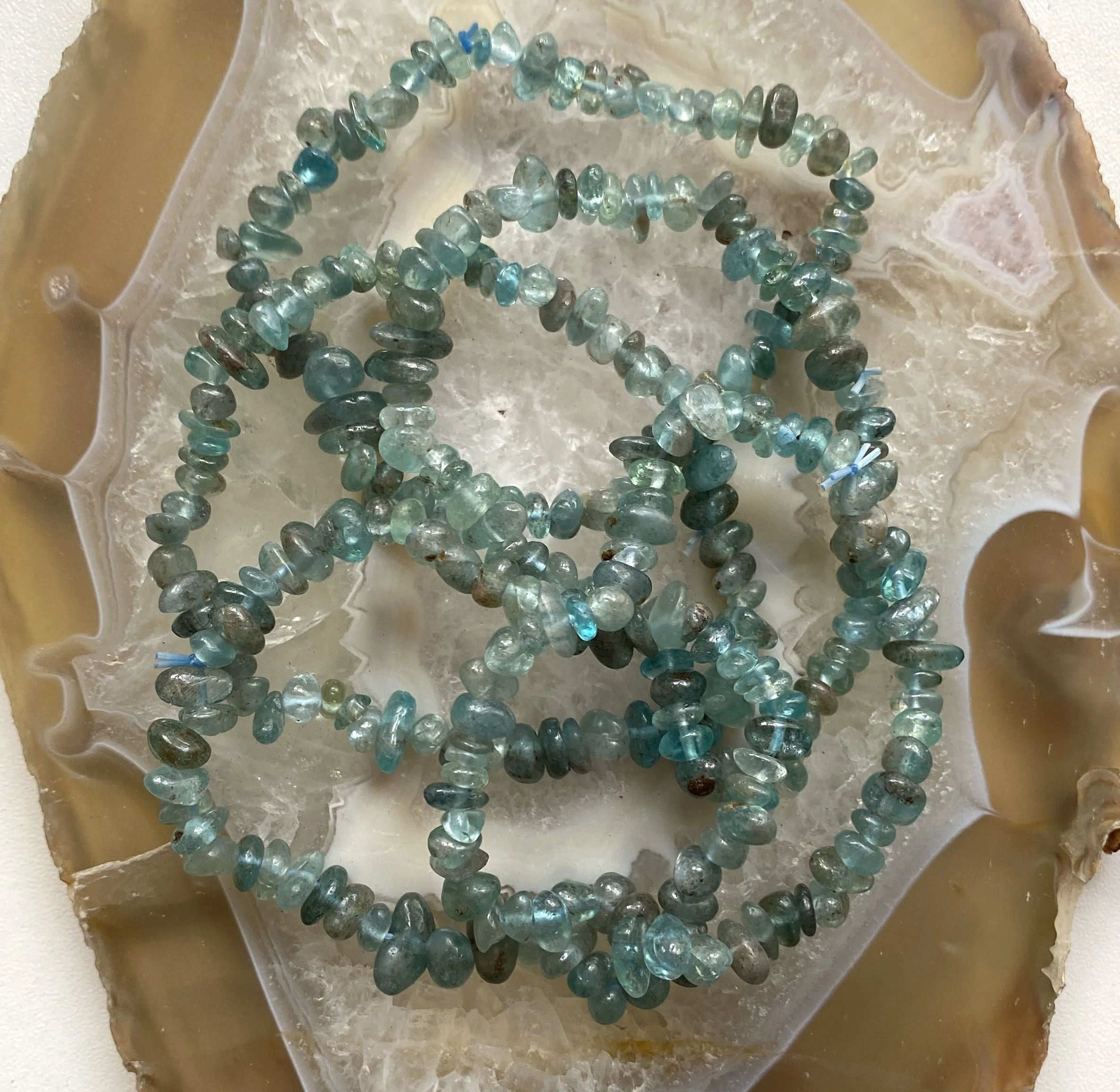 Bracelet Apatite chip2.JPG