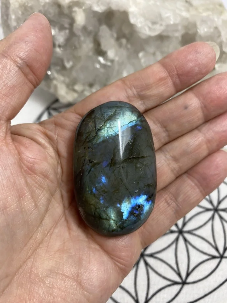 Labradorite pebble 7 £13?3.JPG