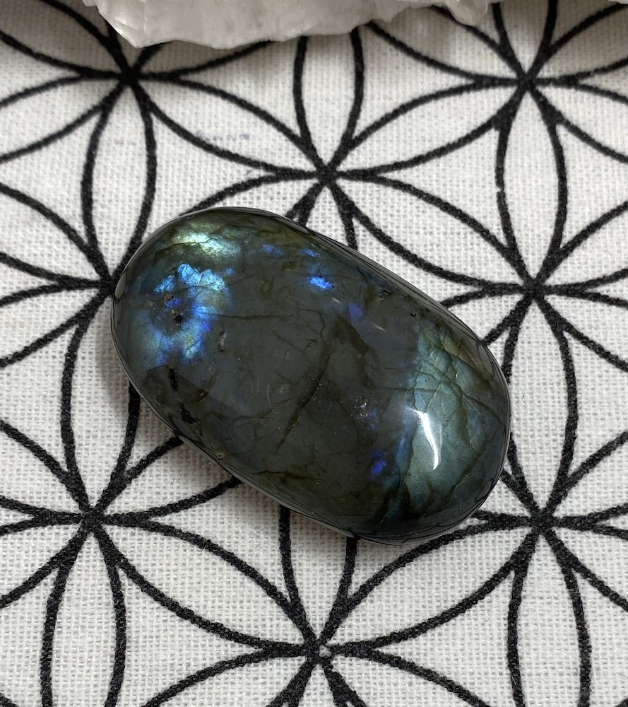 Labradorite pebble 7 £13?1.JPG