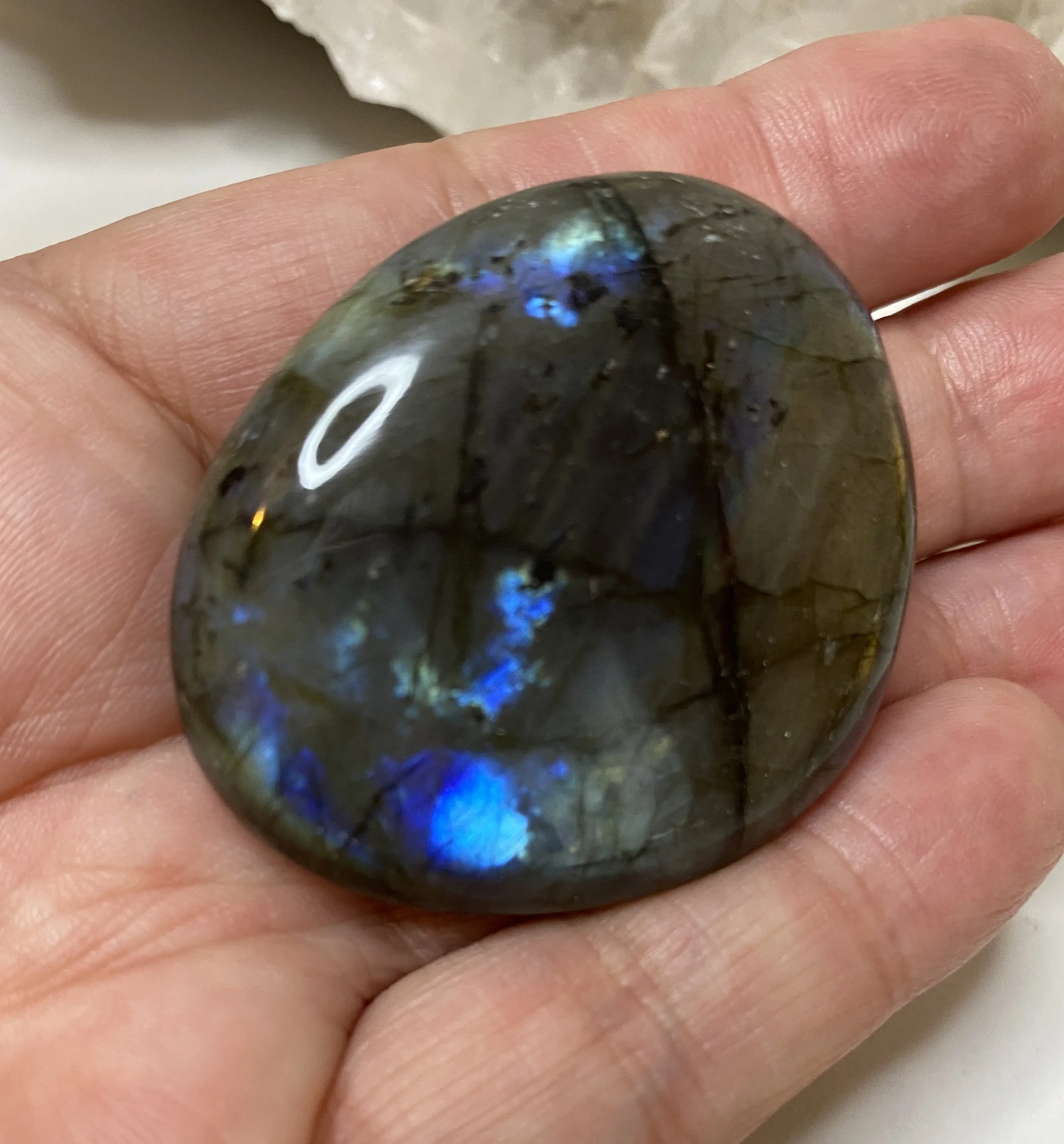 AAA LABRADORITE PEBBLES18.JPG