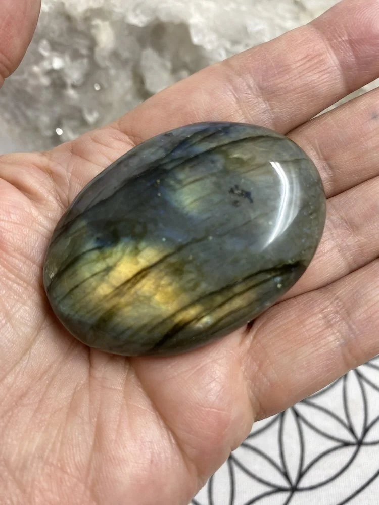 Labradorite pebble 8 £12?4.JPG