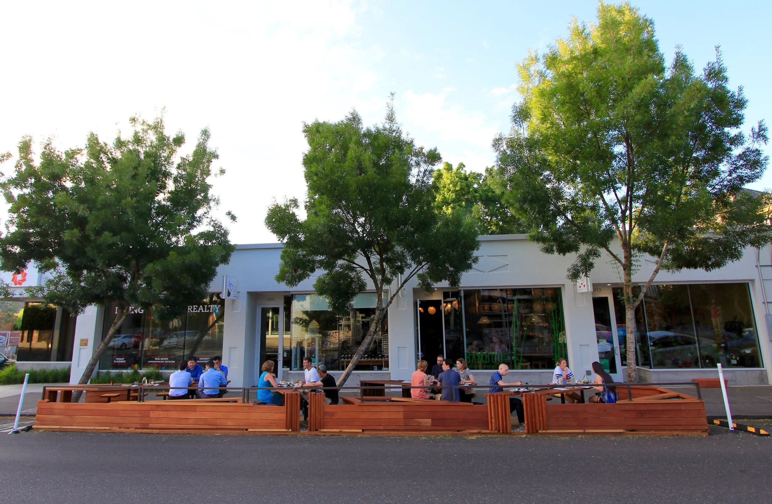 Bamboo Sushi Street Seat 01.jpg