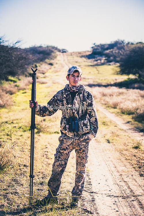 Argentinian hunting guide. La Pampa, Argentina ©tonybynum.com