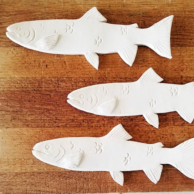 Time to paint these fishes!

#fish #nurserydecor #interiordesign #coloradodesigner