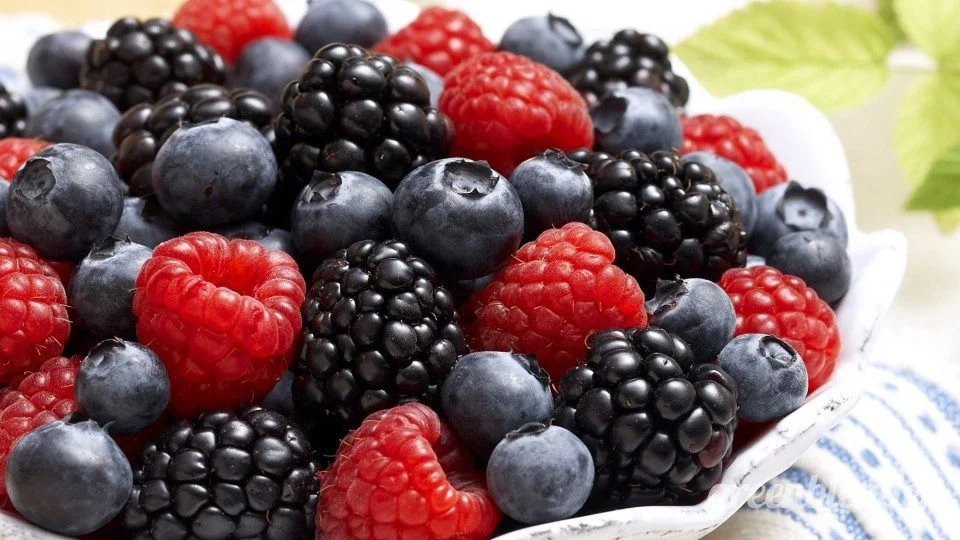 A-guide-to-berries-by-green-blender5-960x540.jpg
