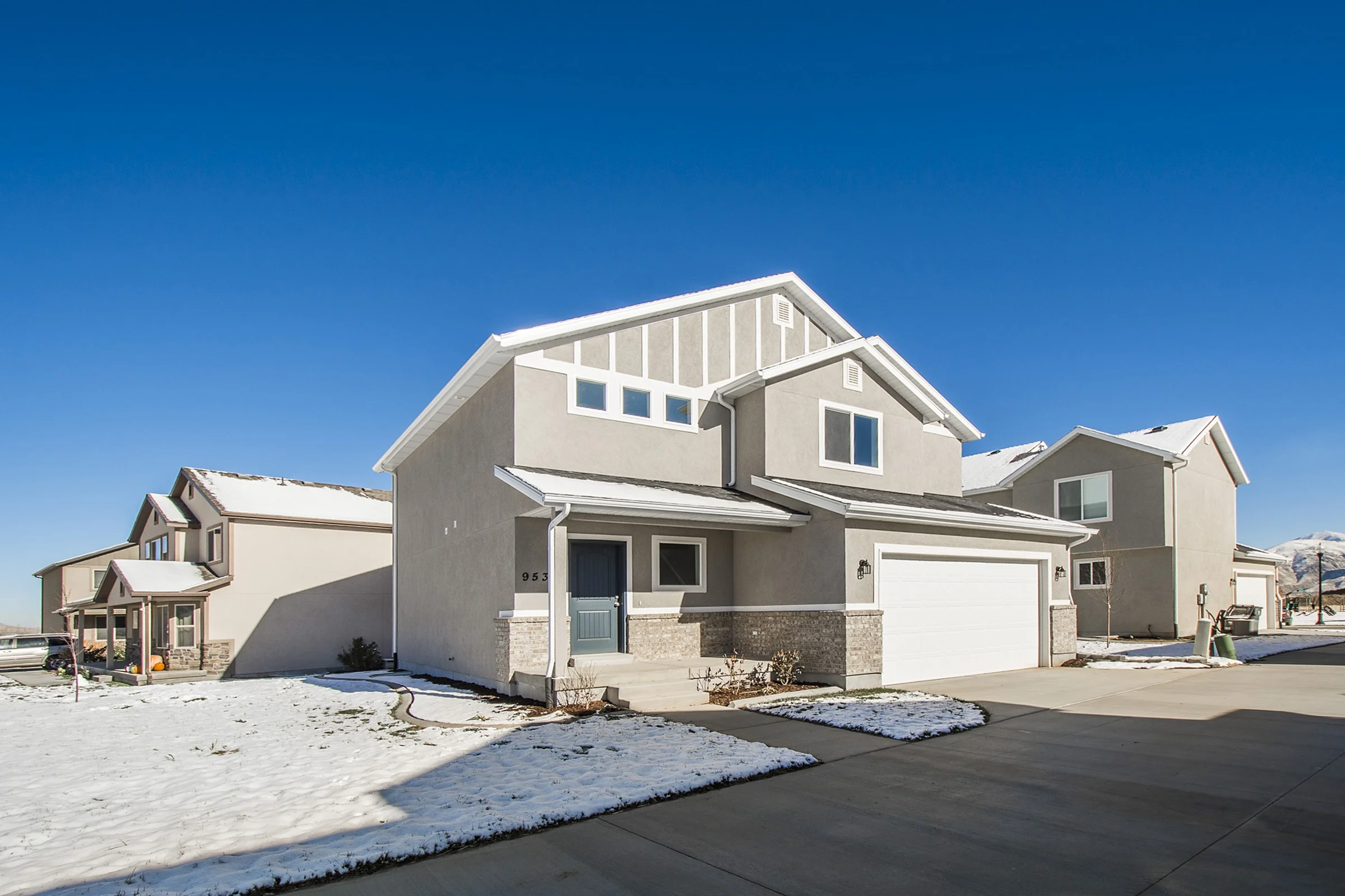 Exterior_high_2555937.jpg