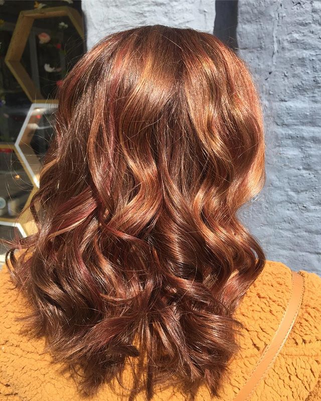 Where are all our red heads out there?! ❤️ Nothing but LOVE for you AND this sassy mane! &bull;
&bull;
&bull;
 #hairbyerica #infinitysalonwarsaw #warsawindiana #datenight #redhead #tamale #cheery #davinesview #viewbydavines #sunshine #dimension #phot