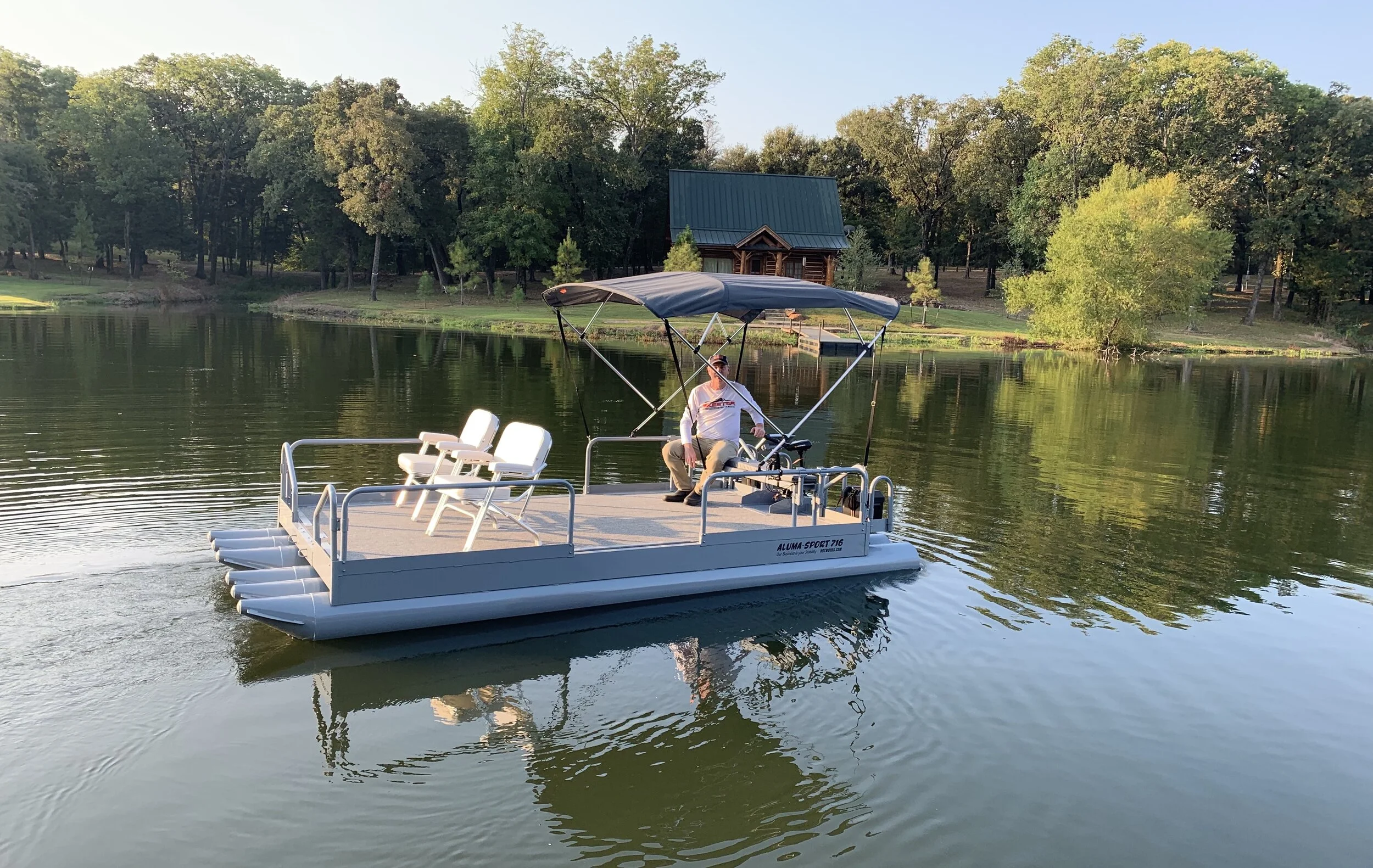 716 shown in light gray powder coat finish with gray canopy. This premium paint will set your boat apart from any on the lake. Also with the stability of this craft with 6 logs and our ultra low profile, you will be amazed at how it maneuvers and handles on the water.