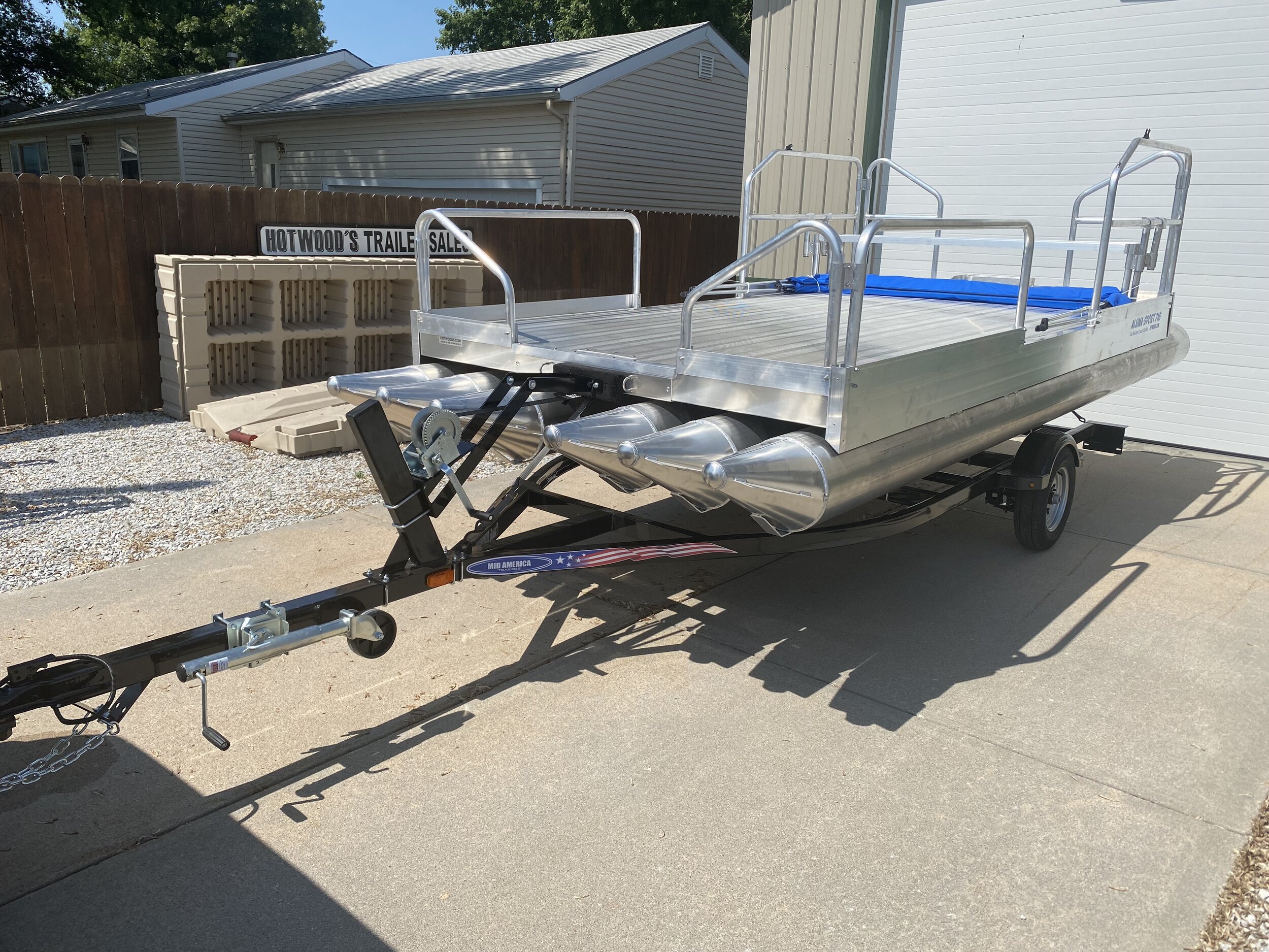 Trailers - Seats - Battery - Covers - Canopy - Ladders - Anodes — Hotwoods