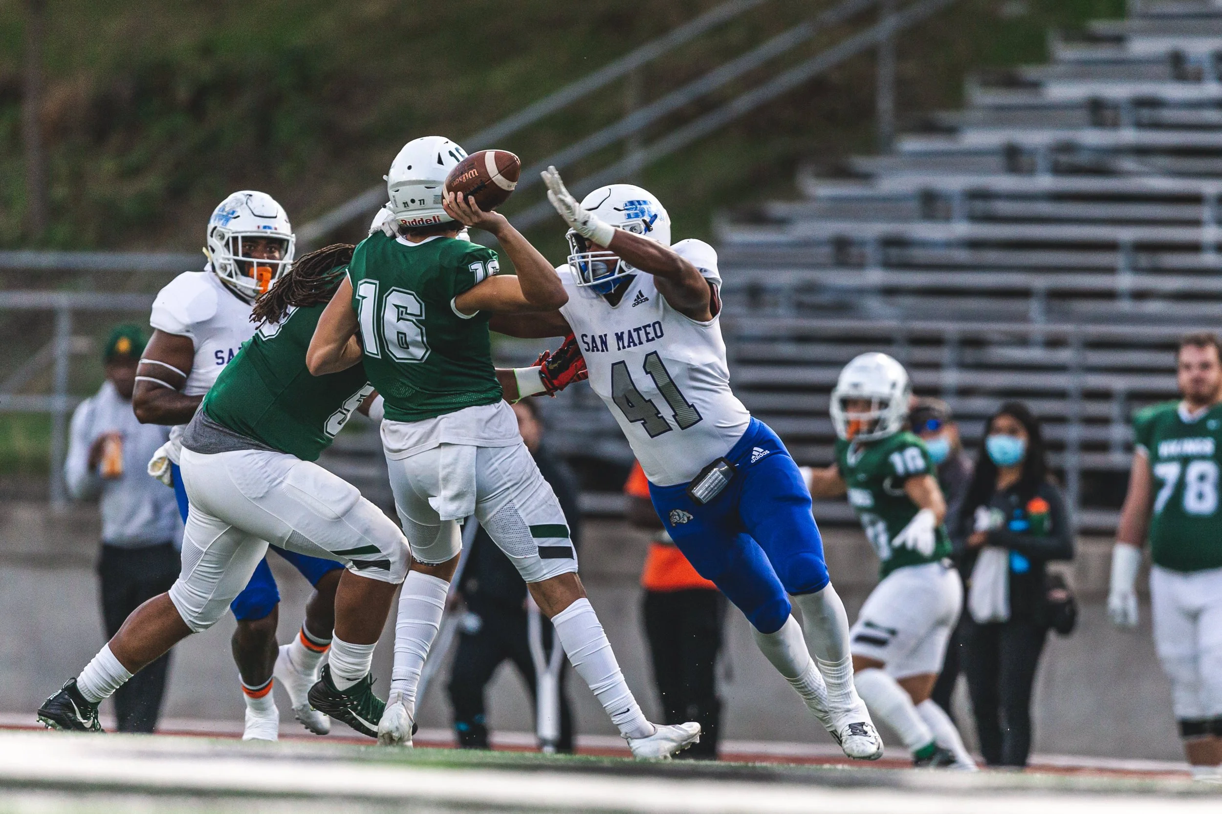 CSM @ DVC - 10-29-21Q1 - 10:40Pressure on the QB by CSM#41 Taniela Latu results in a pick six by CSM#11 Demarii Blanks.CSM 7-0